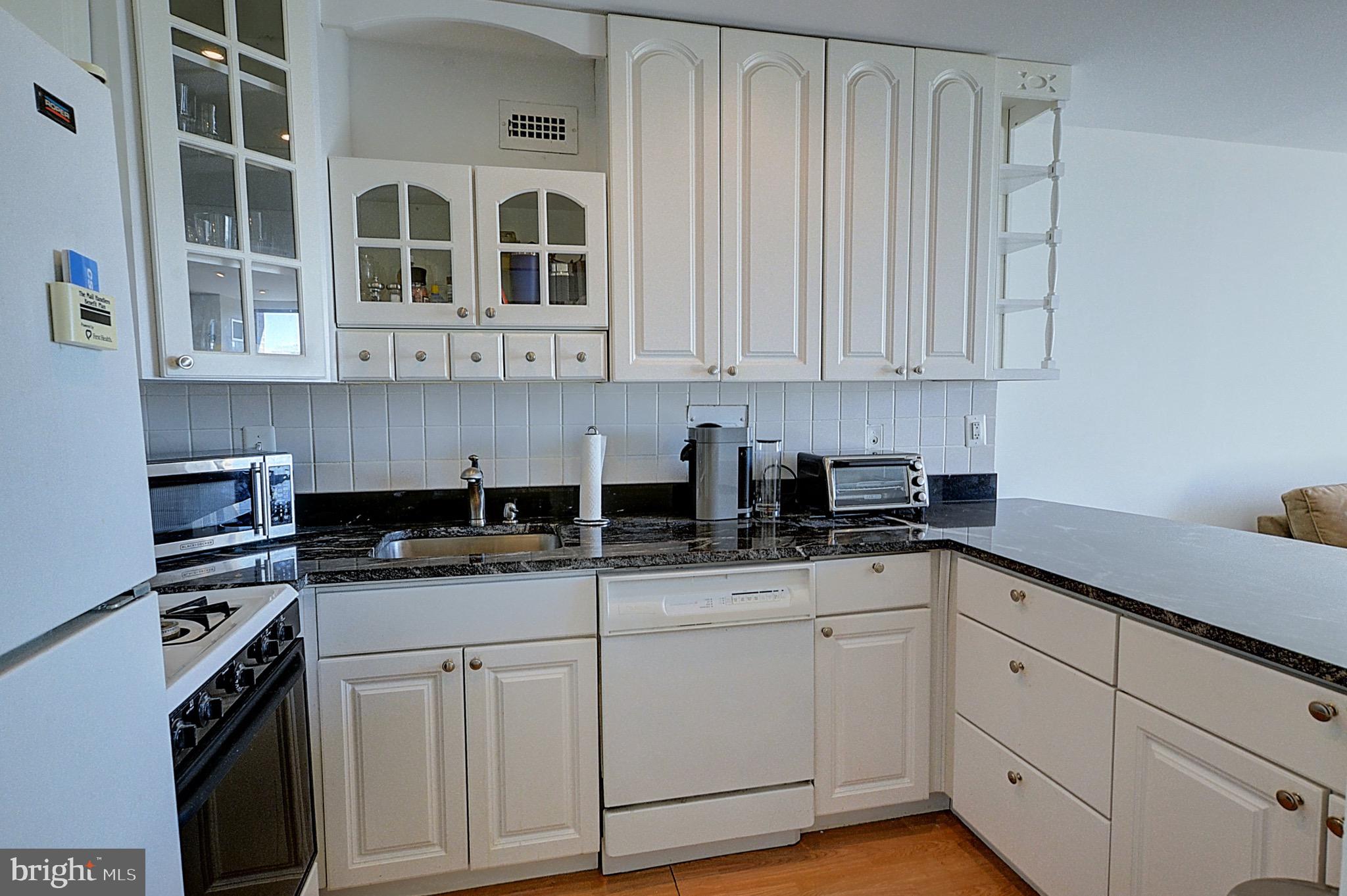 PROMENADE TOWERS - Residential