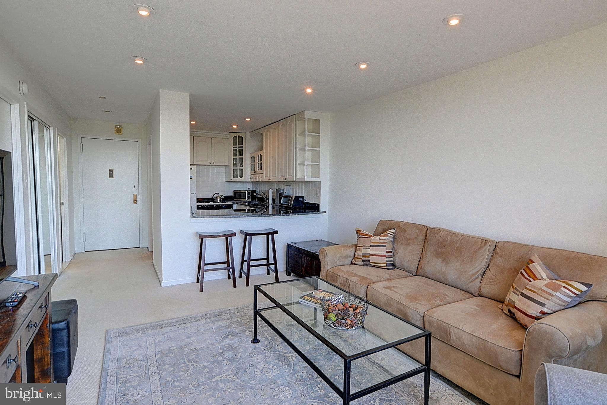 PROMENADE TOWERS - Residential