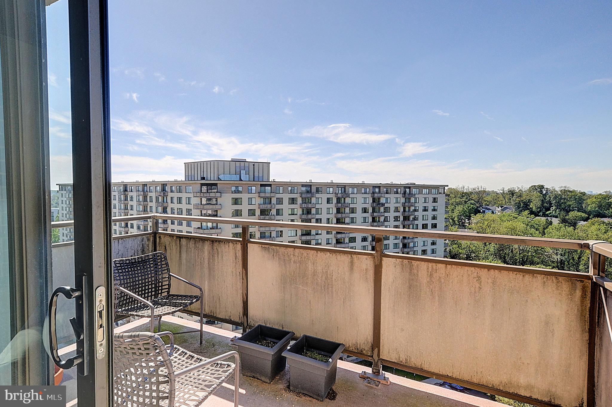 PROMENADE TOWERS - Residential