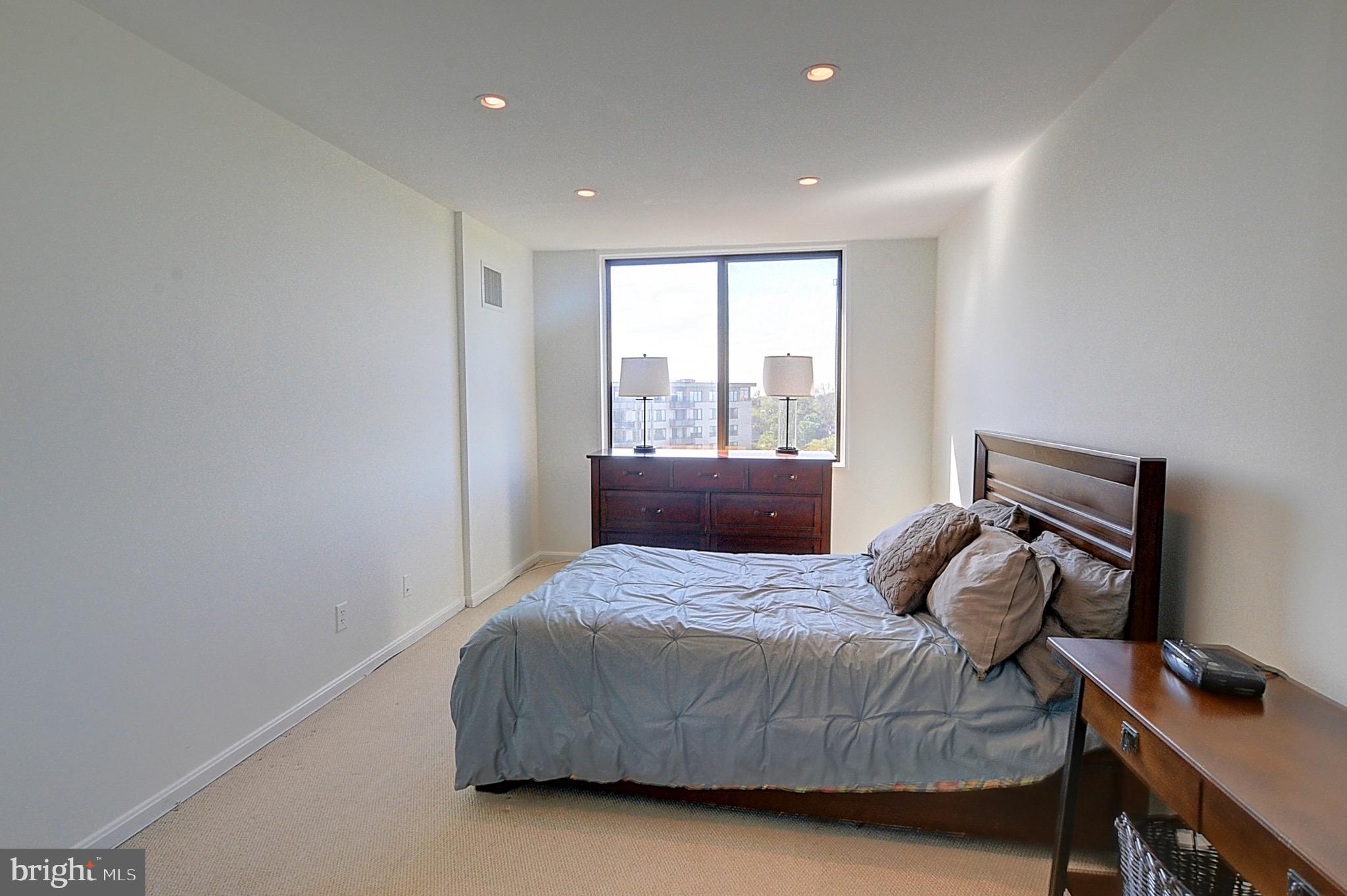 PROMENADE TOWERS - Residential