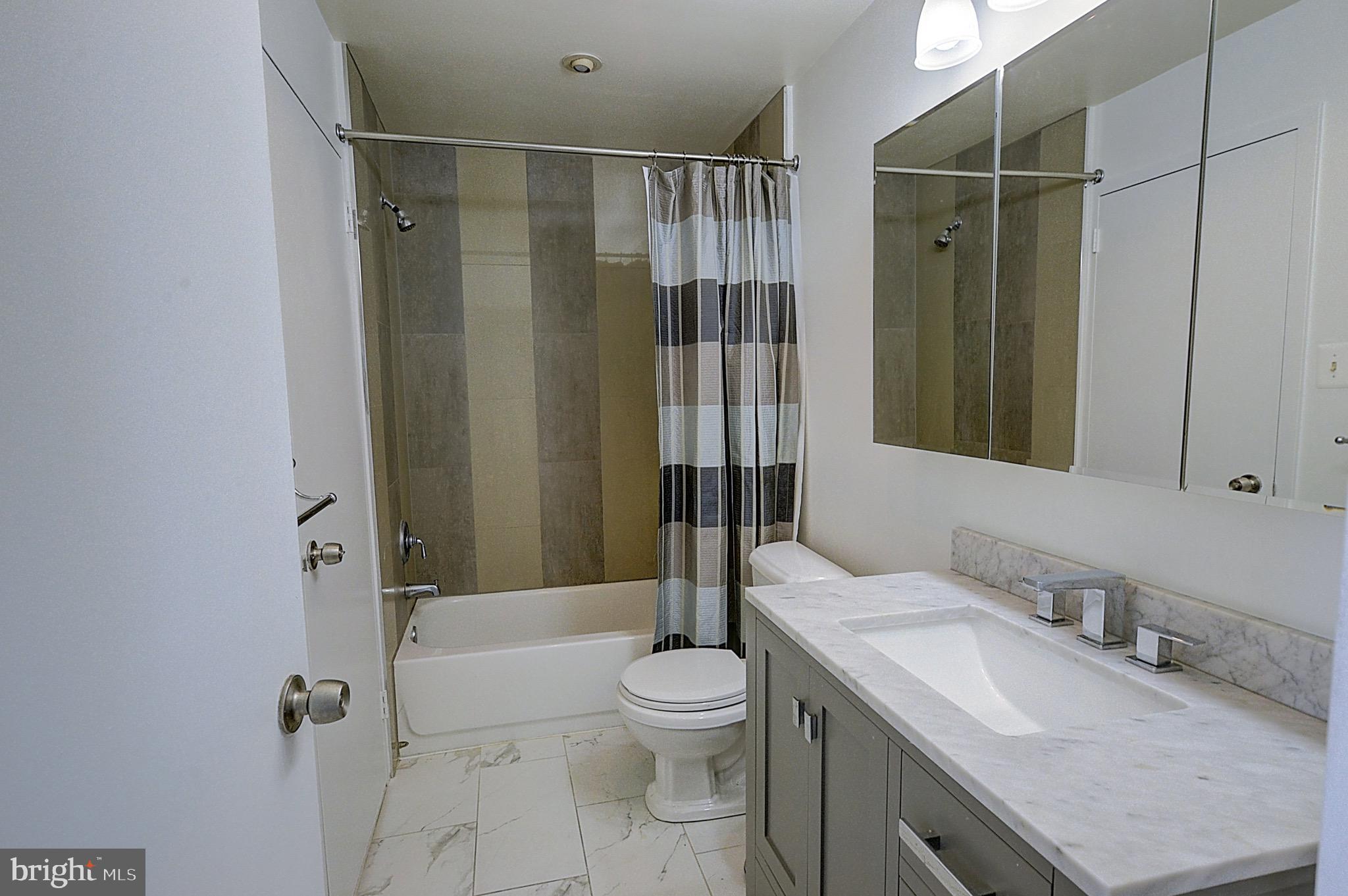 PROMENADE TOWERS - Residential