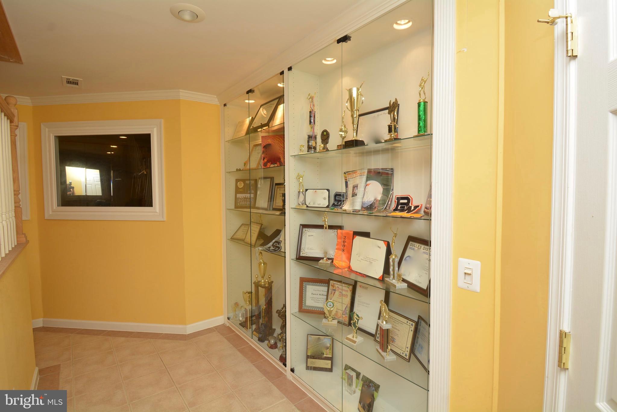 CROSSROADS MANOR - Residential