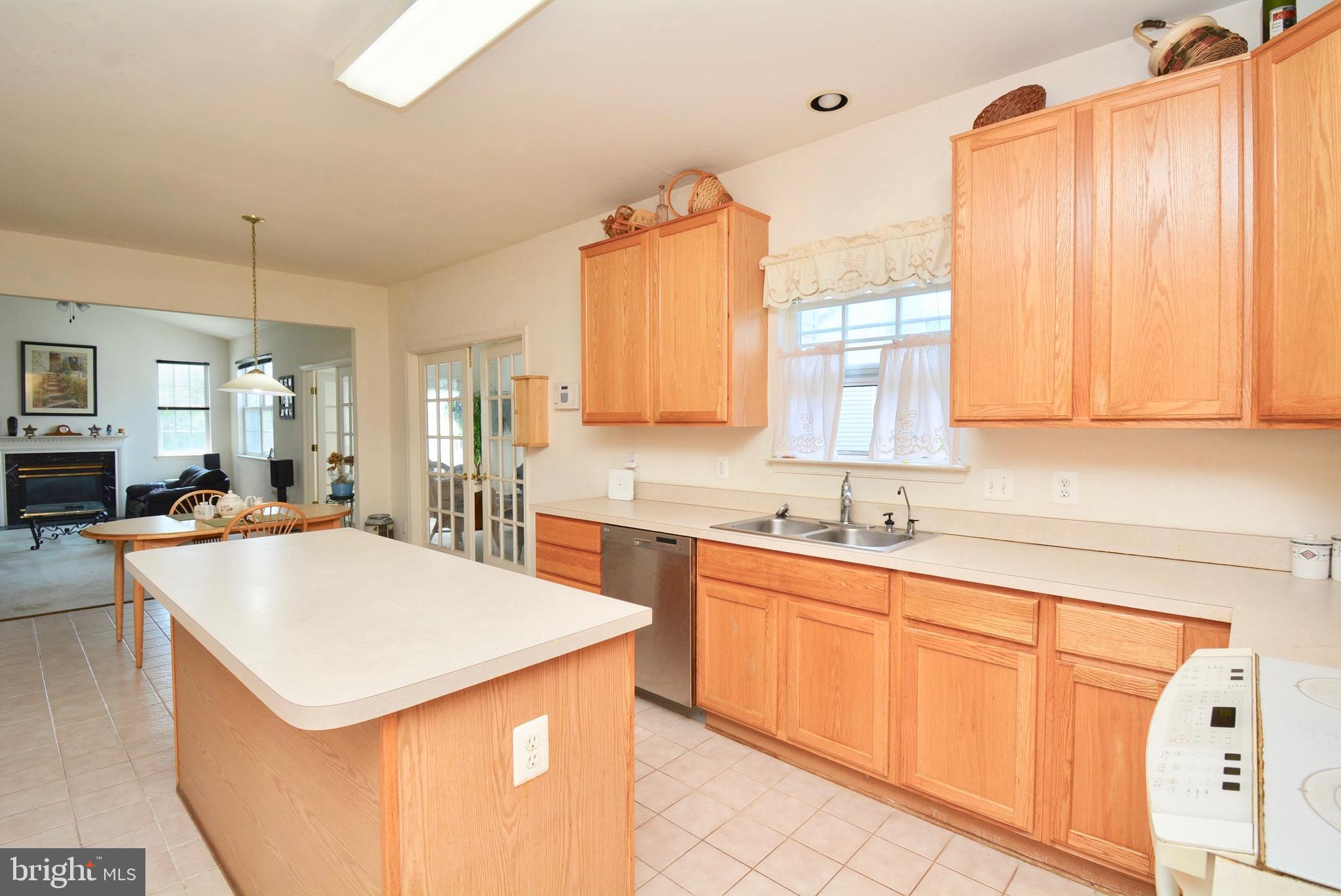 CROSSROADS MANOR - Residential