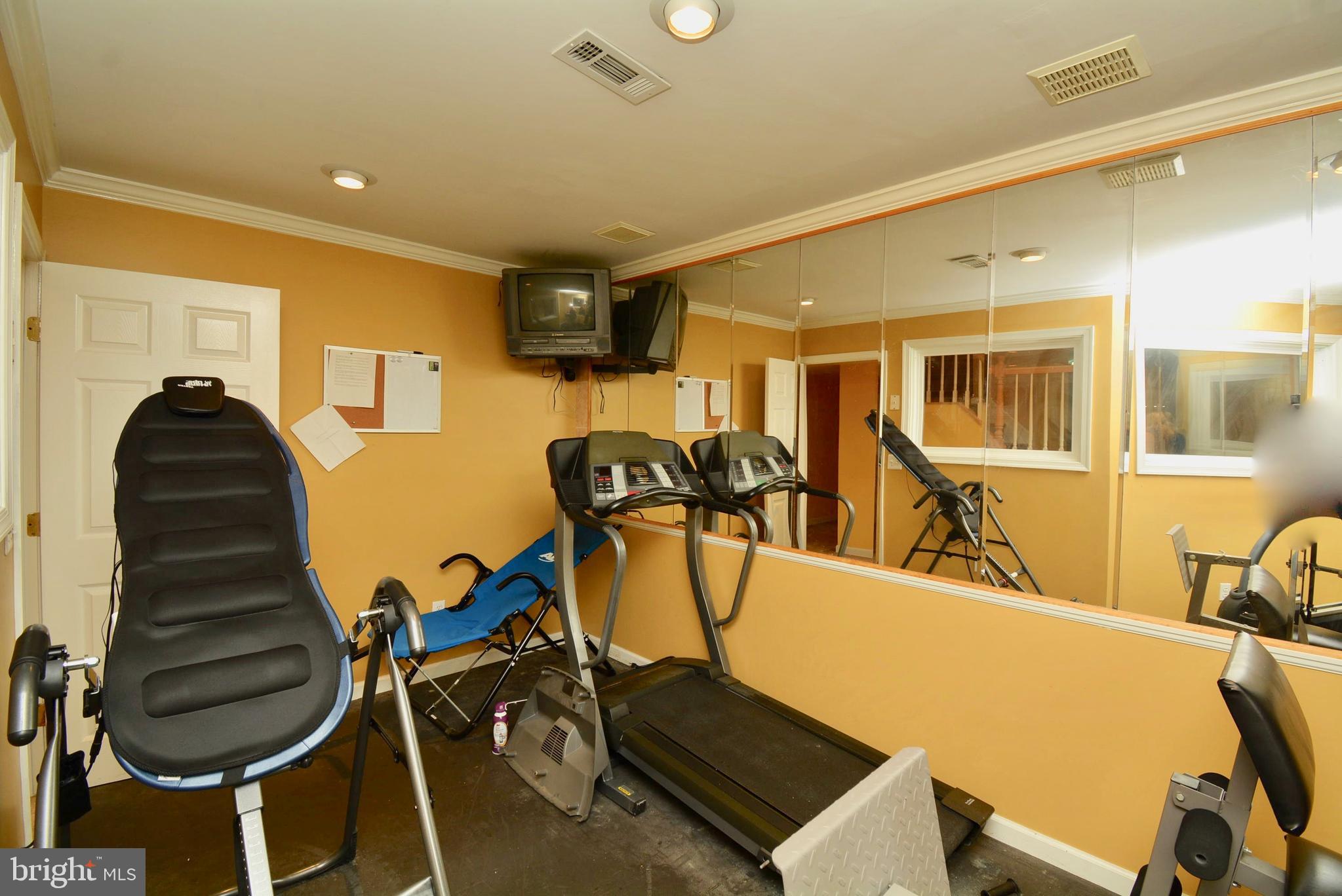 CROSSROADS MANOR - Residential