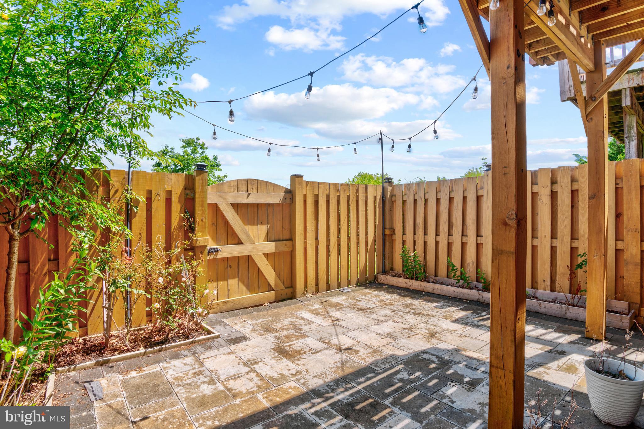 PEMBROOKE - Residential Lease