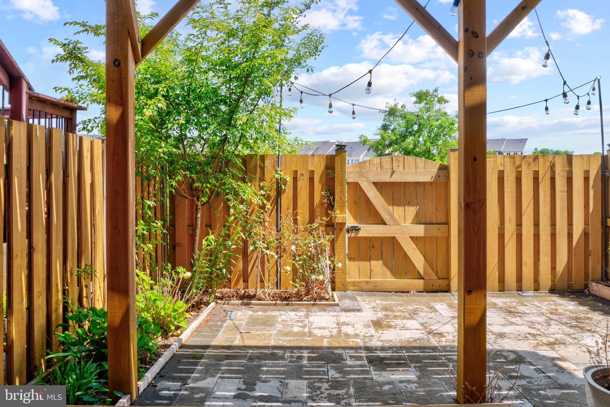 PEMBROOKE - Residential Lease