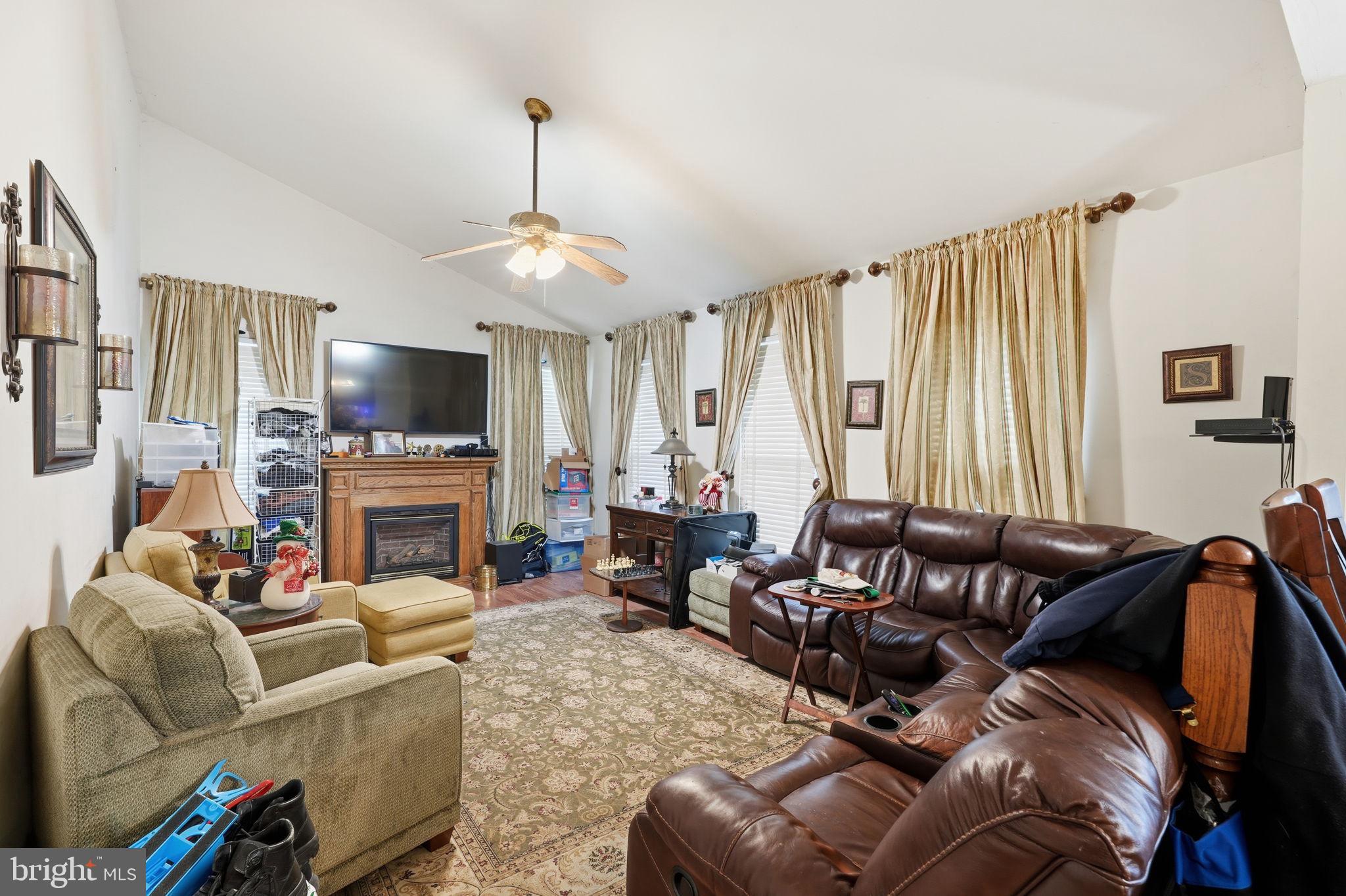 228 WHITNEY PLACE NE