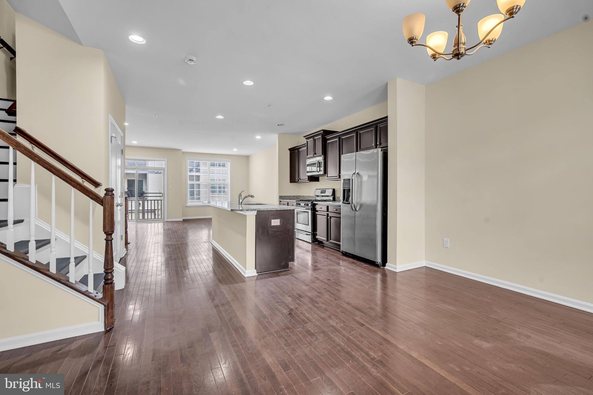 WOODMORE TOWNE CENTRE - Residential Lease