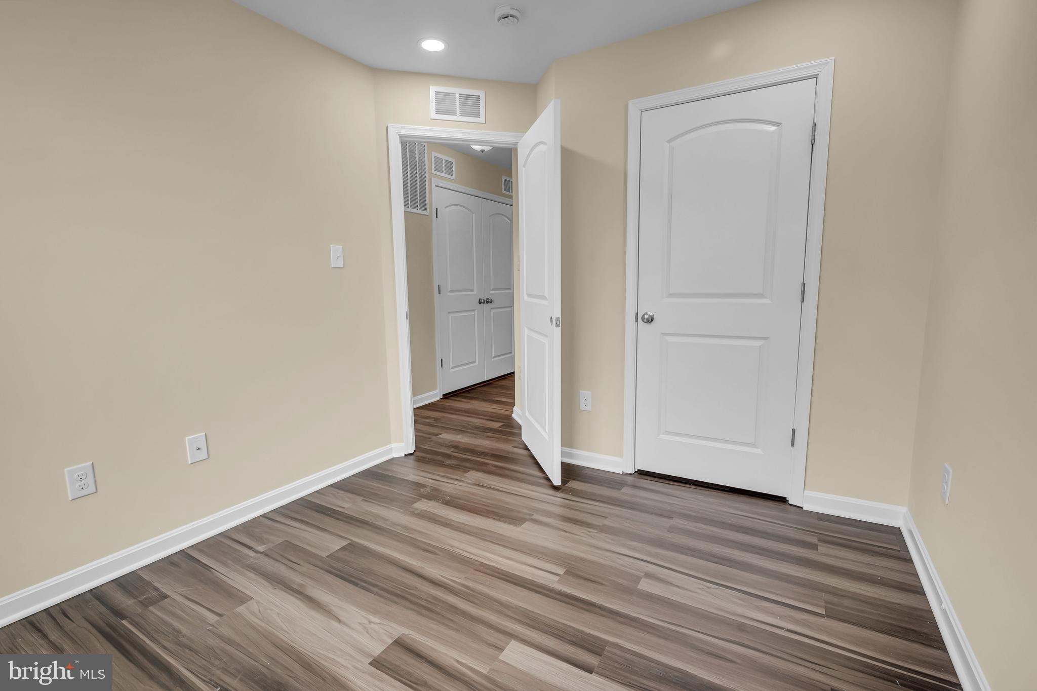 WOODMORE TOWNE CENTRE - Residential Lease