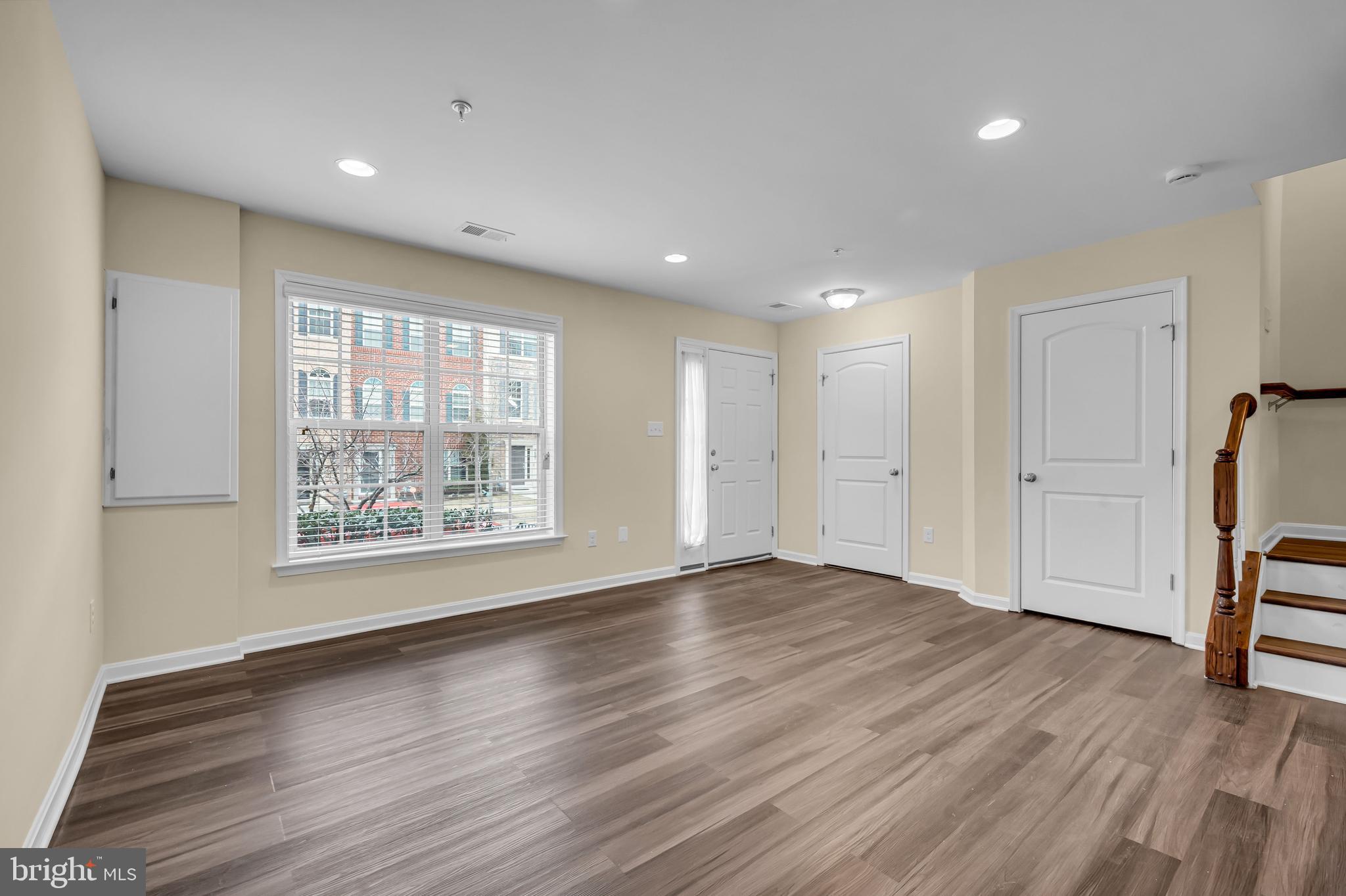 WOODMORE TOWNE CENTRE - Residential Lease