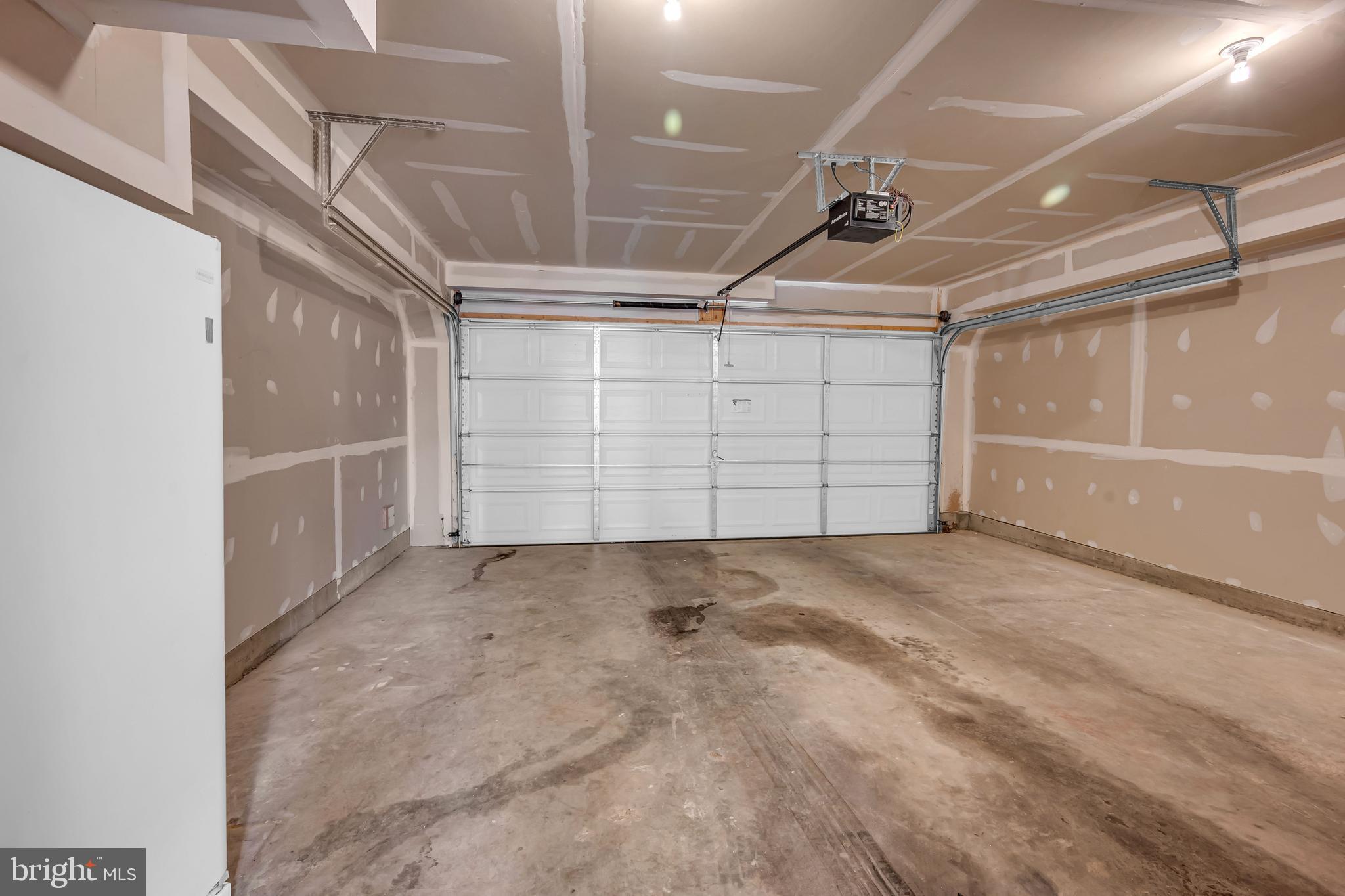 WOODMORE TOWNE CENTRE - Residential Lease