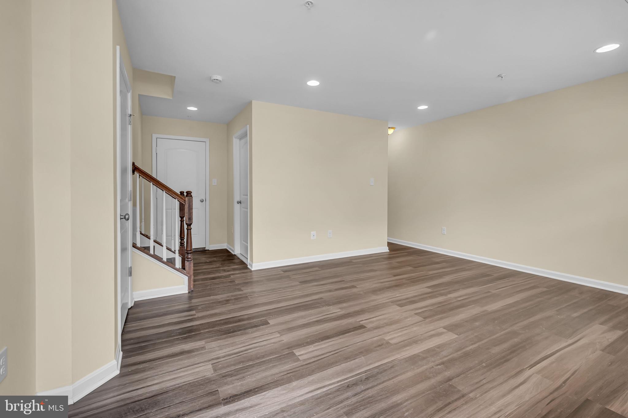 WOODMORE TOWNE CENTRE - Residential Lease