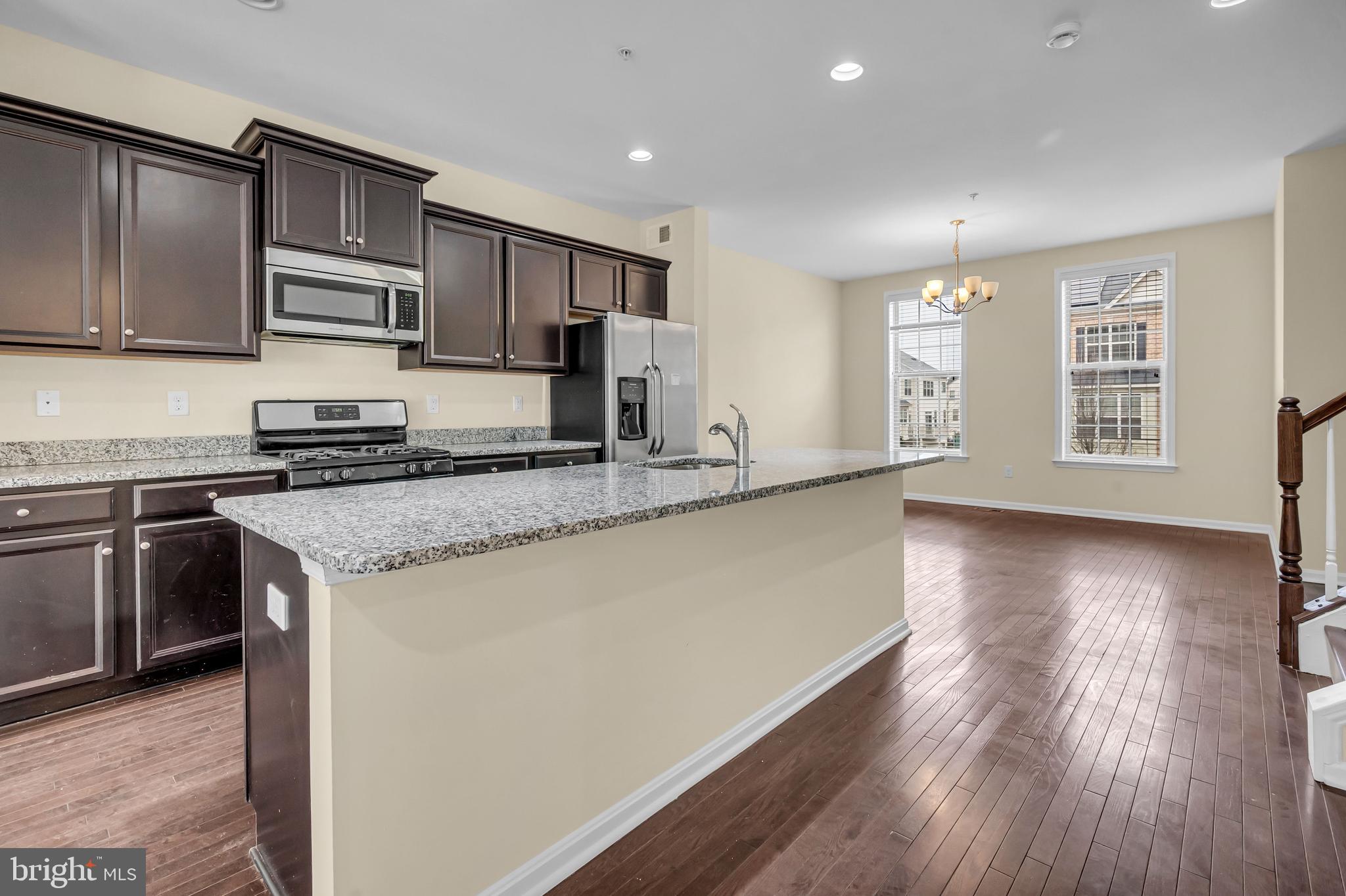 WOODMORE TOWNE CENTRE - Residential Lease