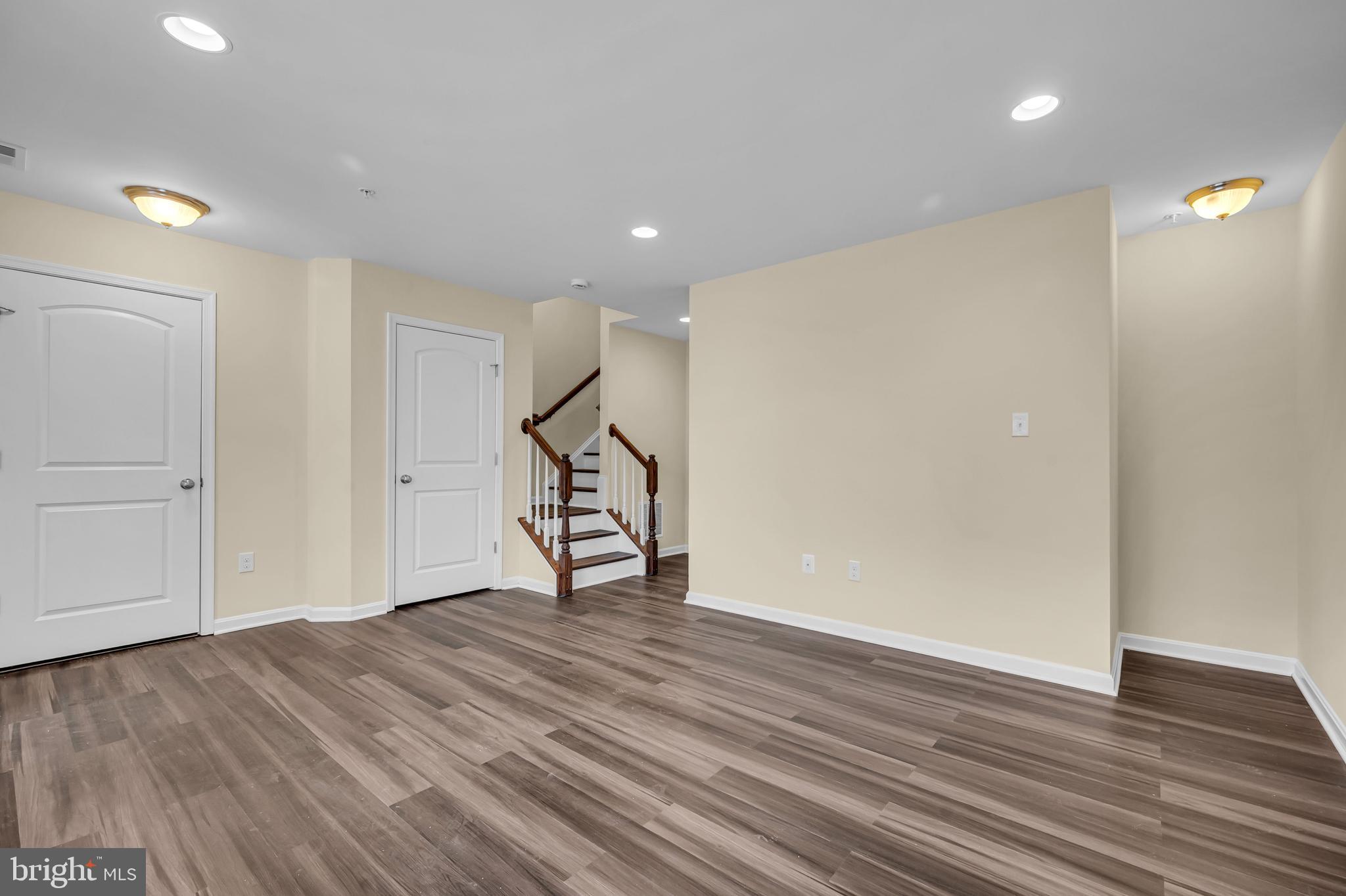 WOODMORE TOWNE CENTRE - Residential Lease