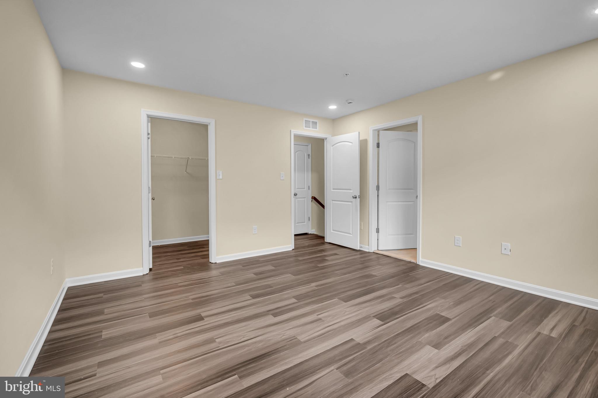 WOODMORE TOWNE CENTRE - Residential Lease