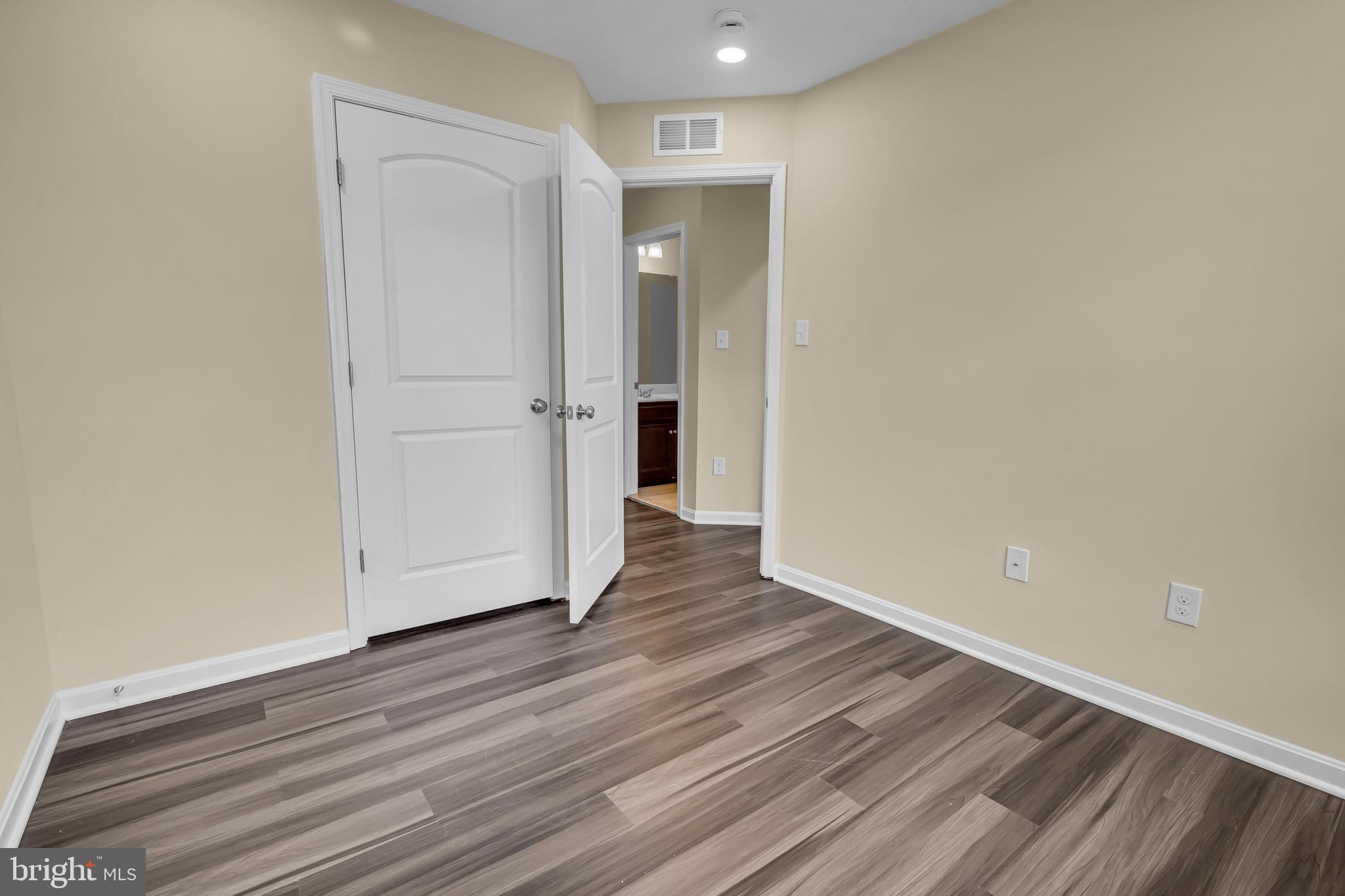 WOODMORE TOWNE CENTRE - Residential Lease