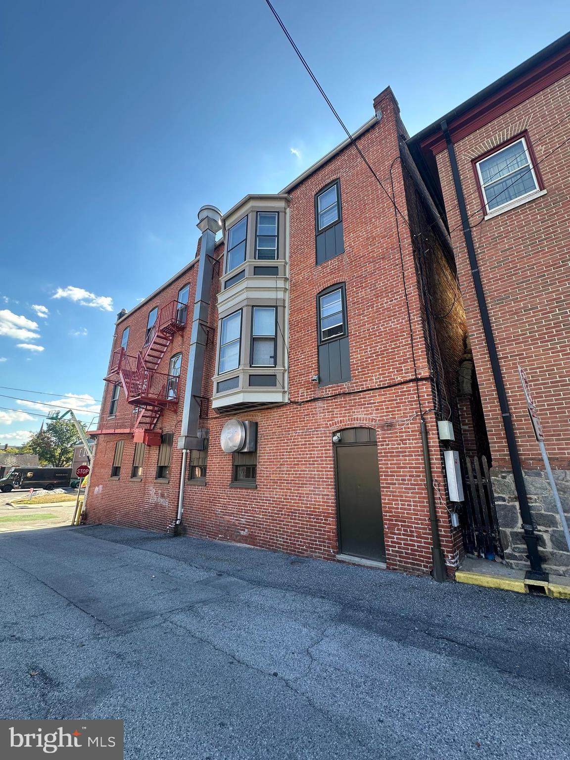 YORK CITY - Commercial Sale