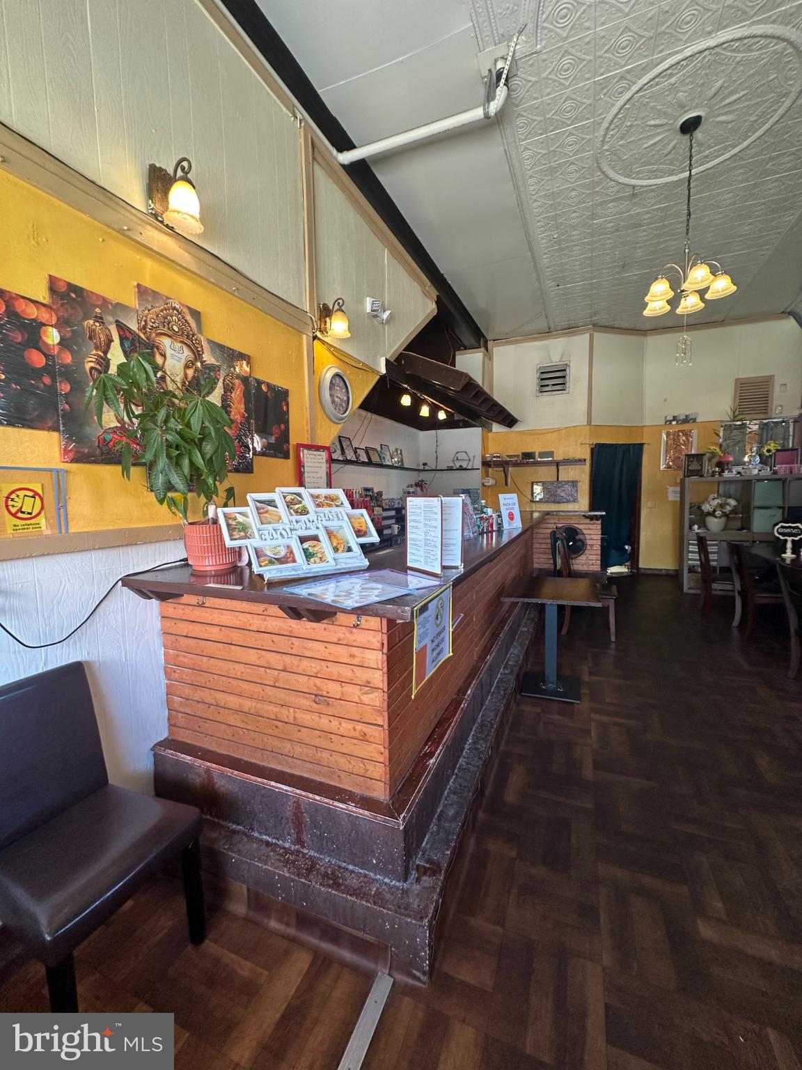 YORK CITY - Commercial Sale