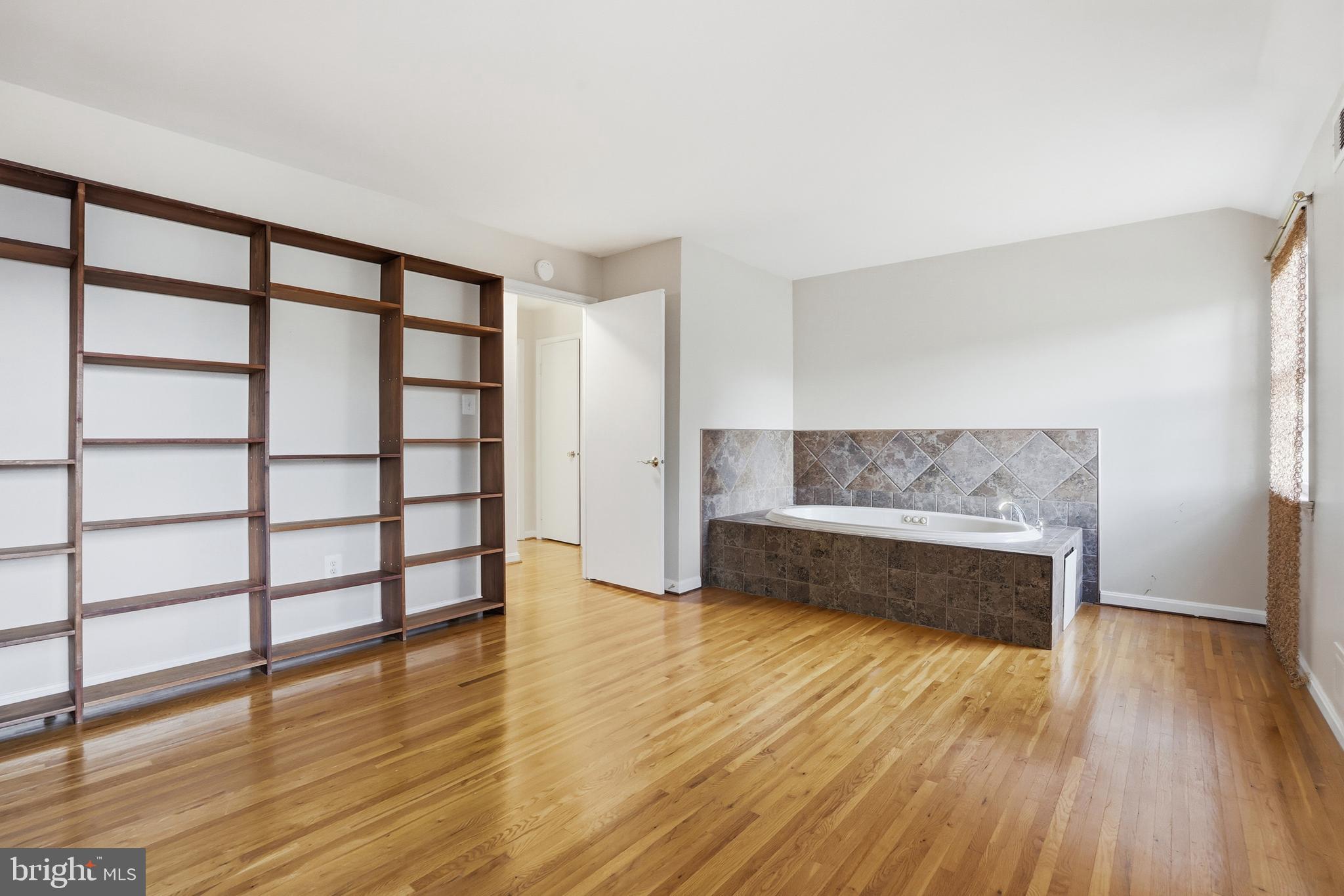 NORBECK MANOR - Residential