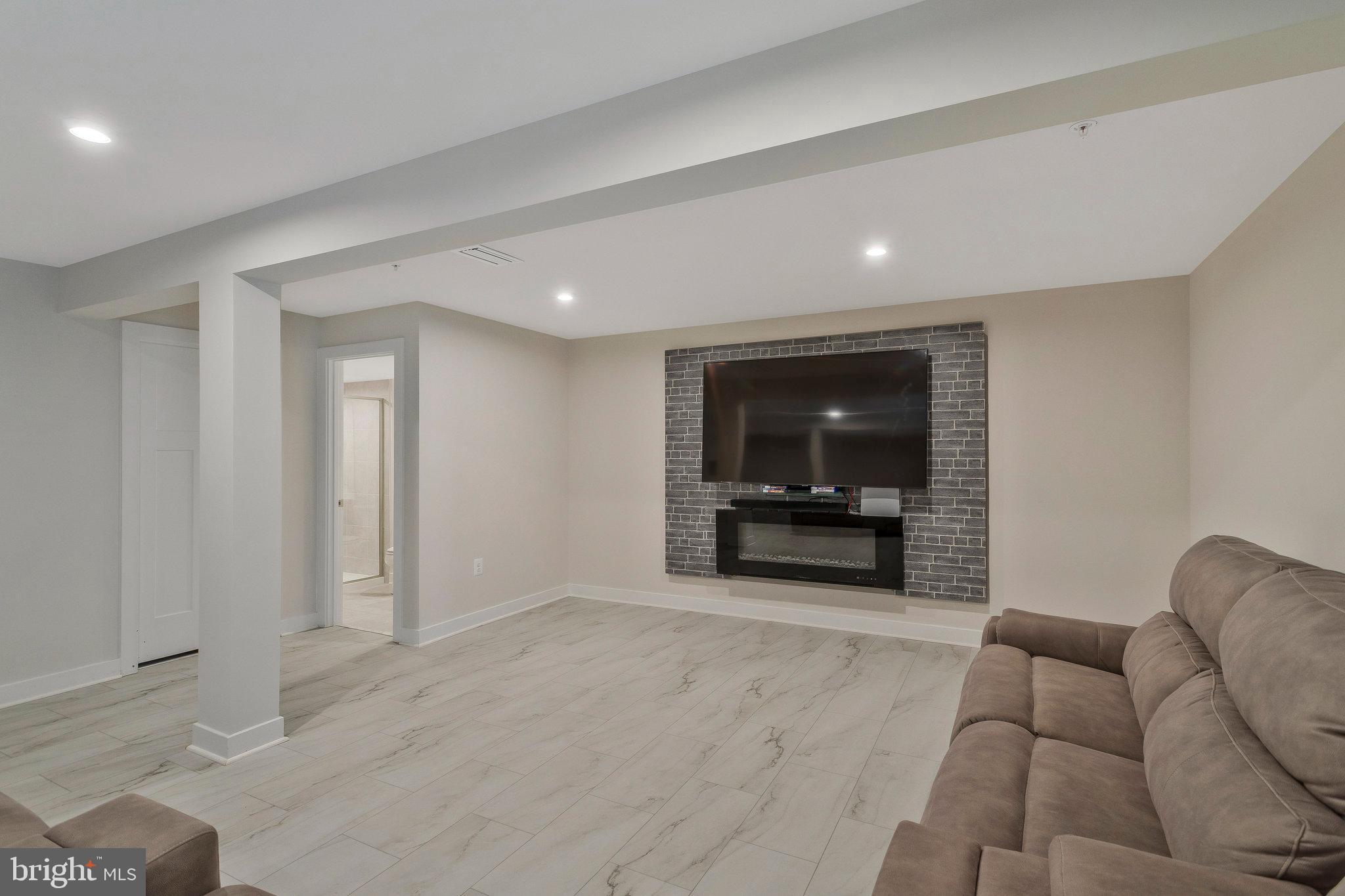 TIMOTHY BRANCH SINGLES - Residential