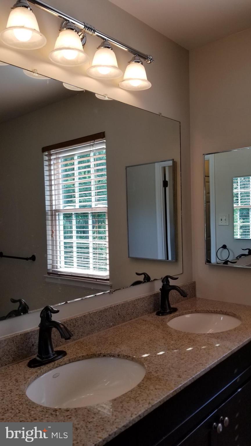 LONG REACH - Residential Lease