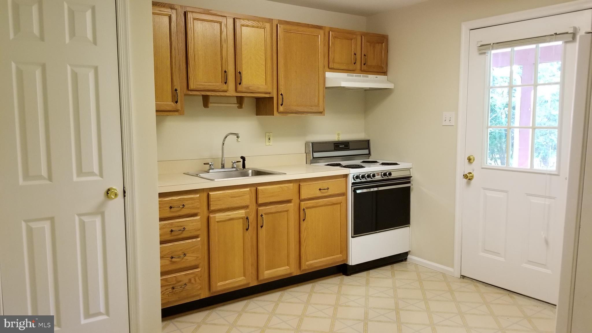 LONG REACH - Residential Lease