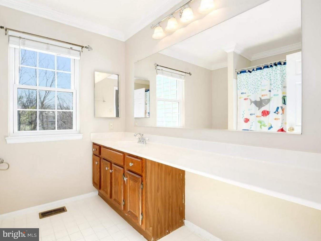 LONG REACH - Residential Lease