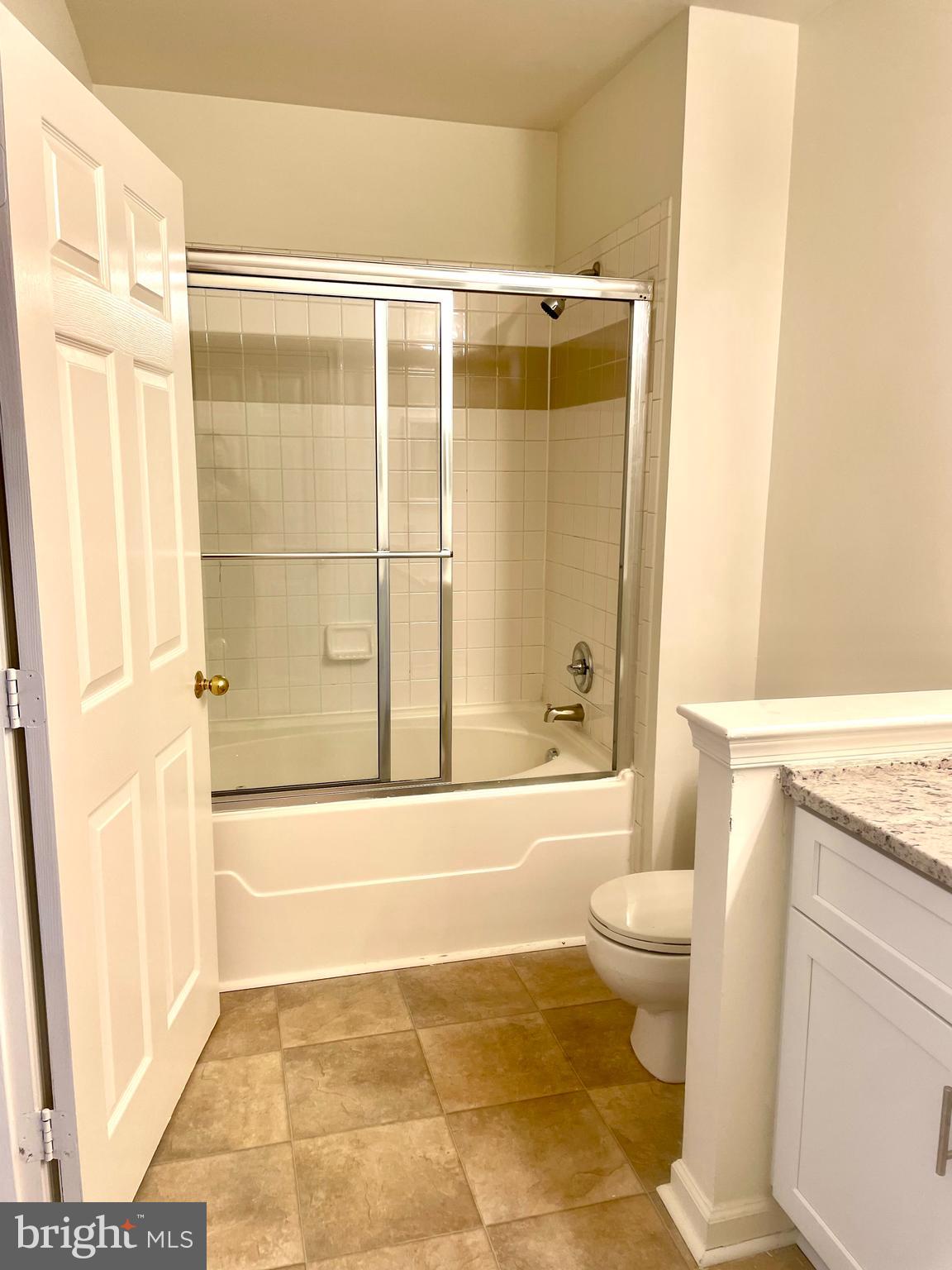 S.GLEN AT UNIVERSITY CTR - Residential Lease