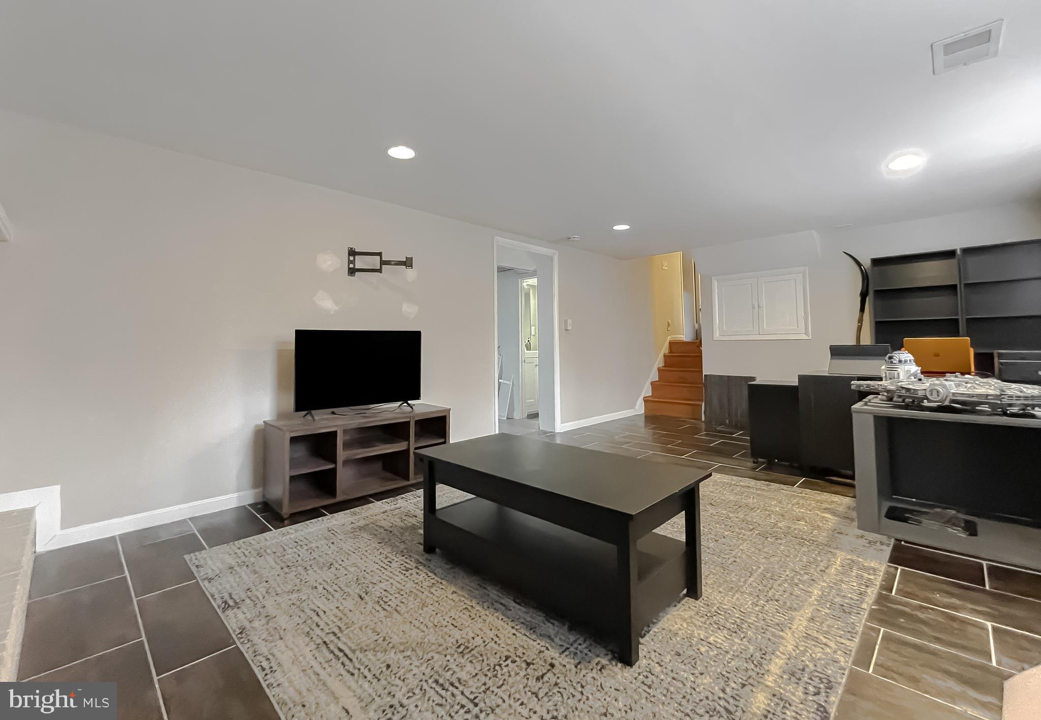 LONG BEACH - Residential