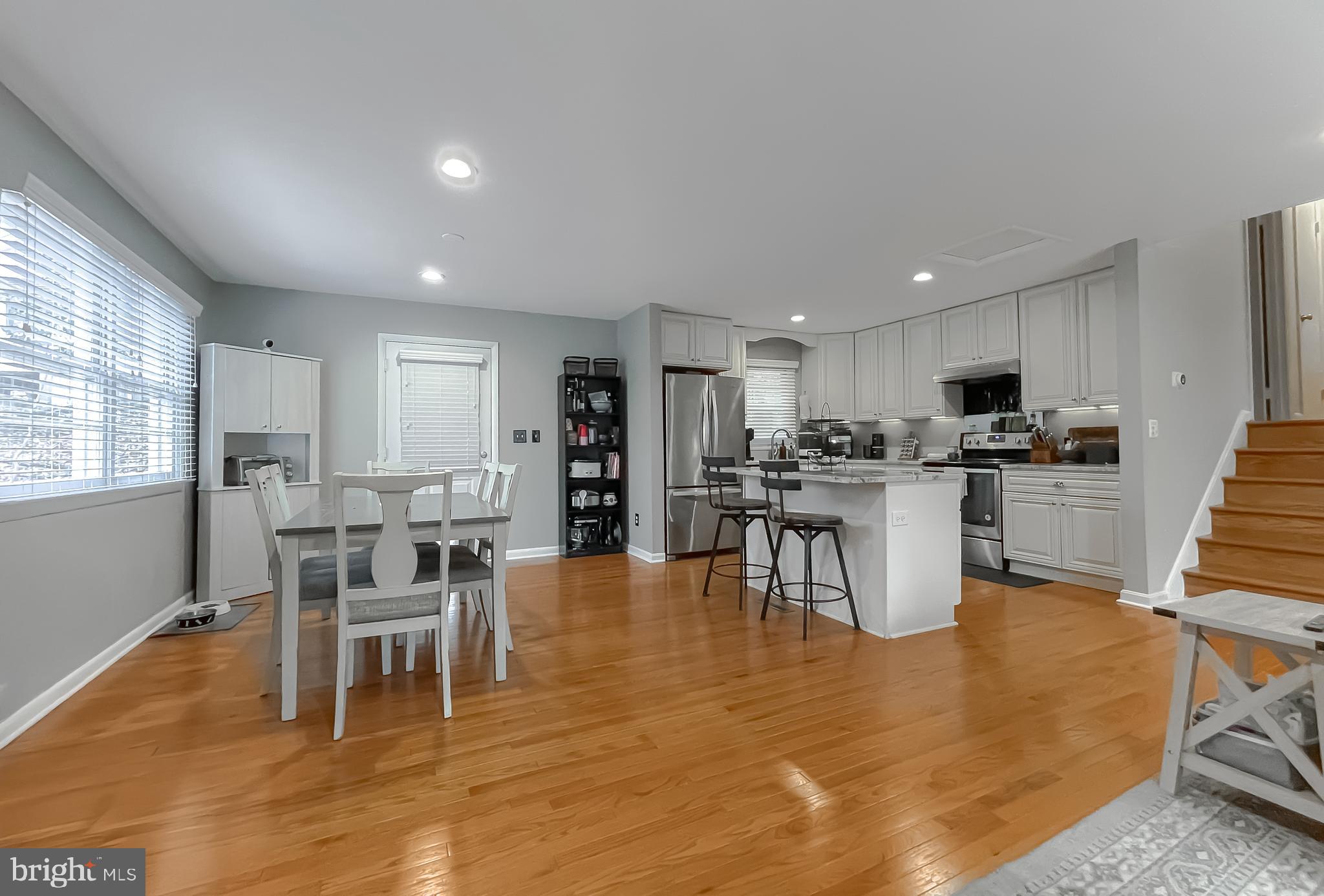 LONG BEACH - Residential