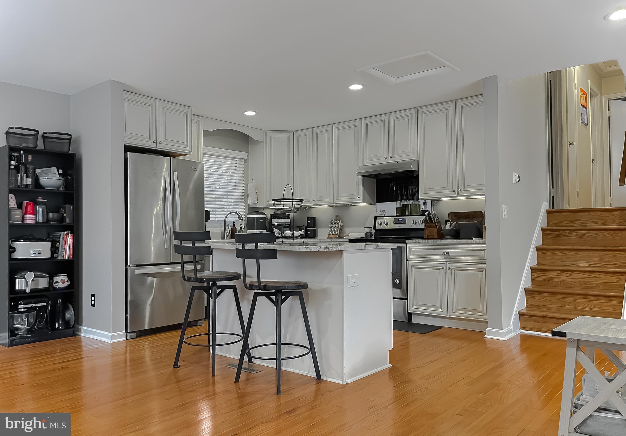 LONG BEACH - Residential