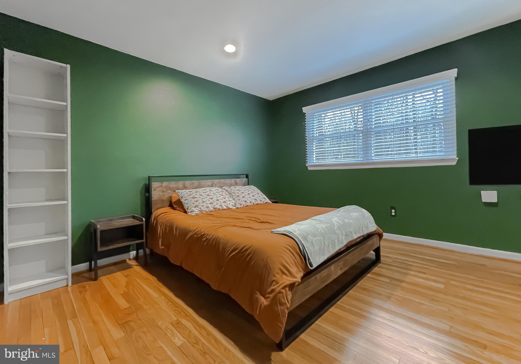 LONG BEACH - Residential