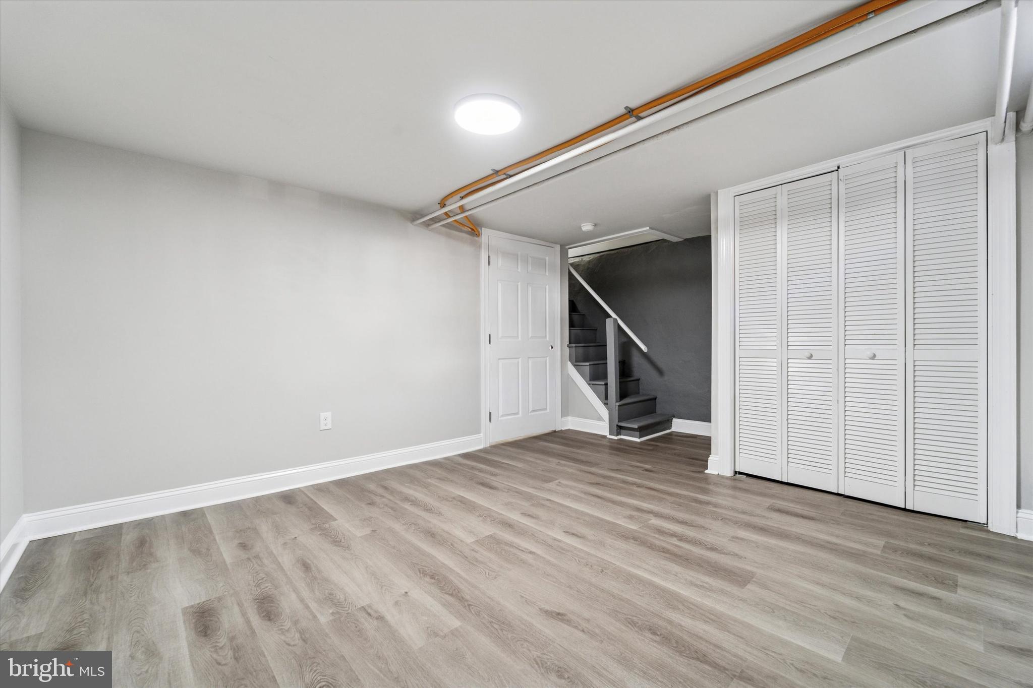 WALNUT HILL - Residential