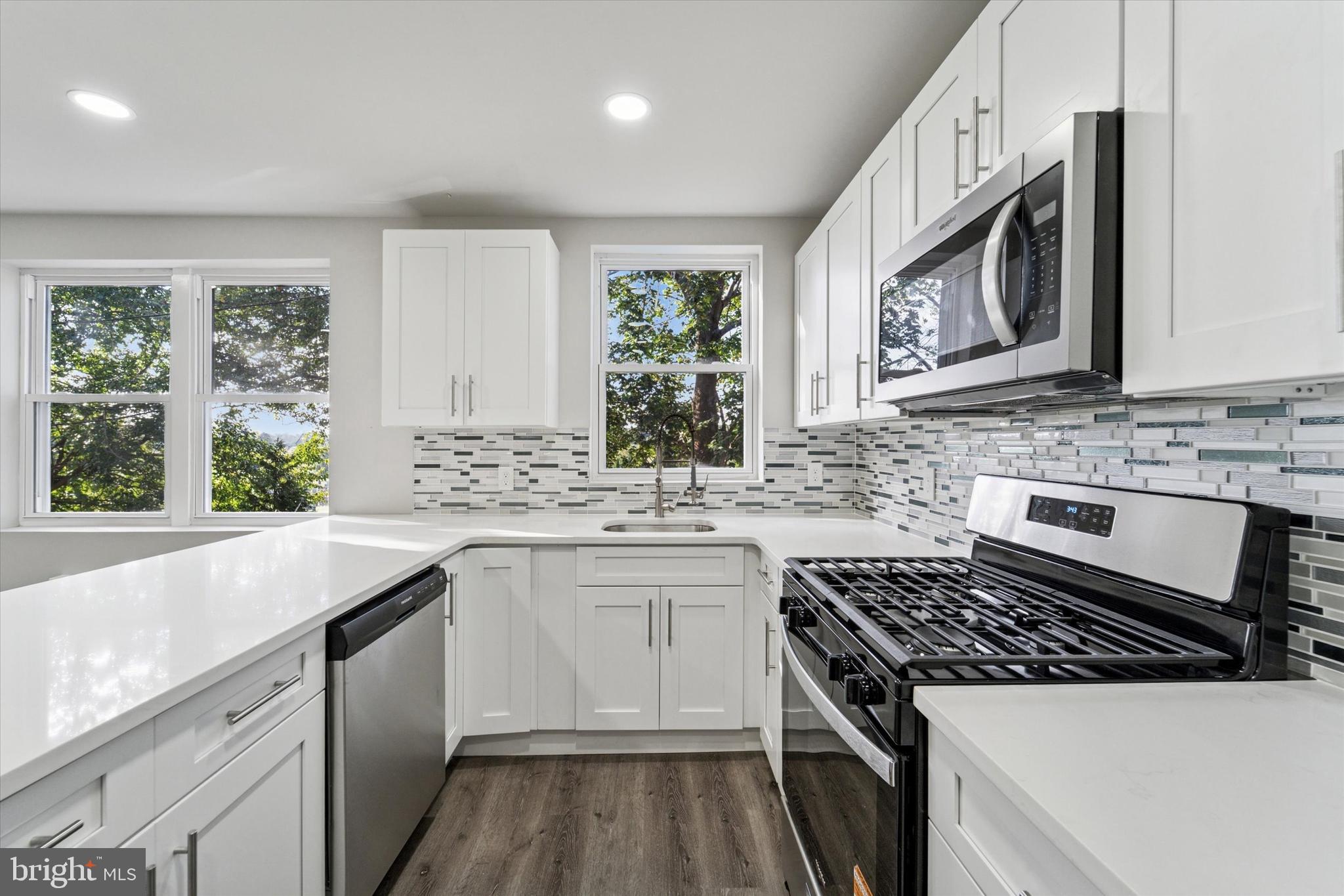 WALNUT HILL - Residential