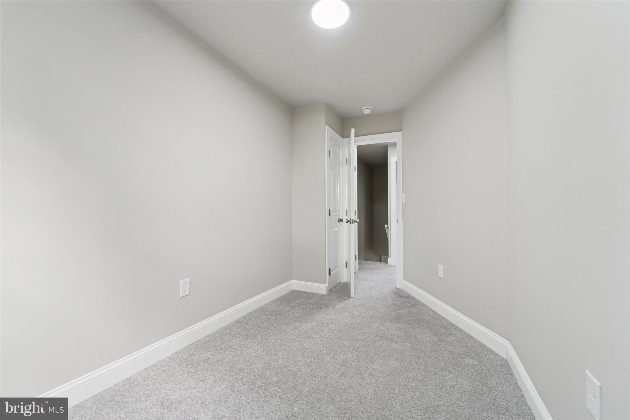 WALNUT HILL - Residential