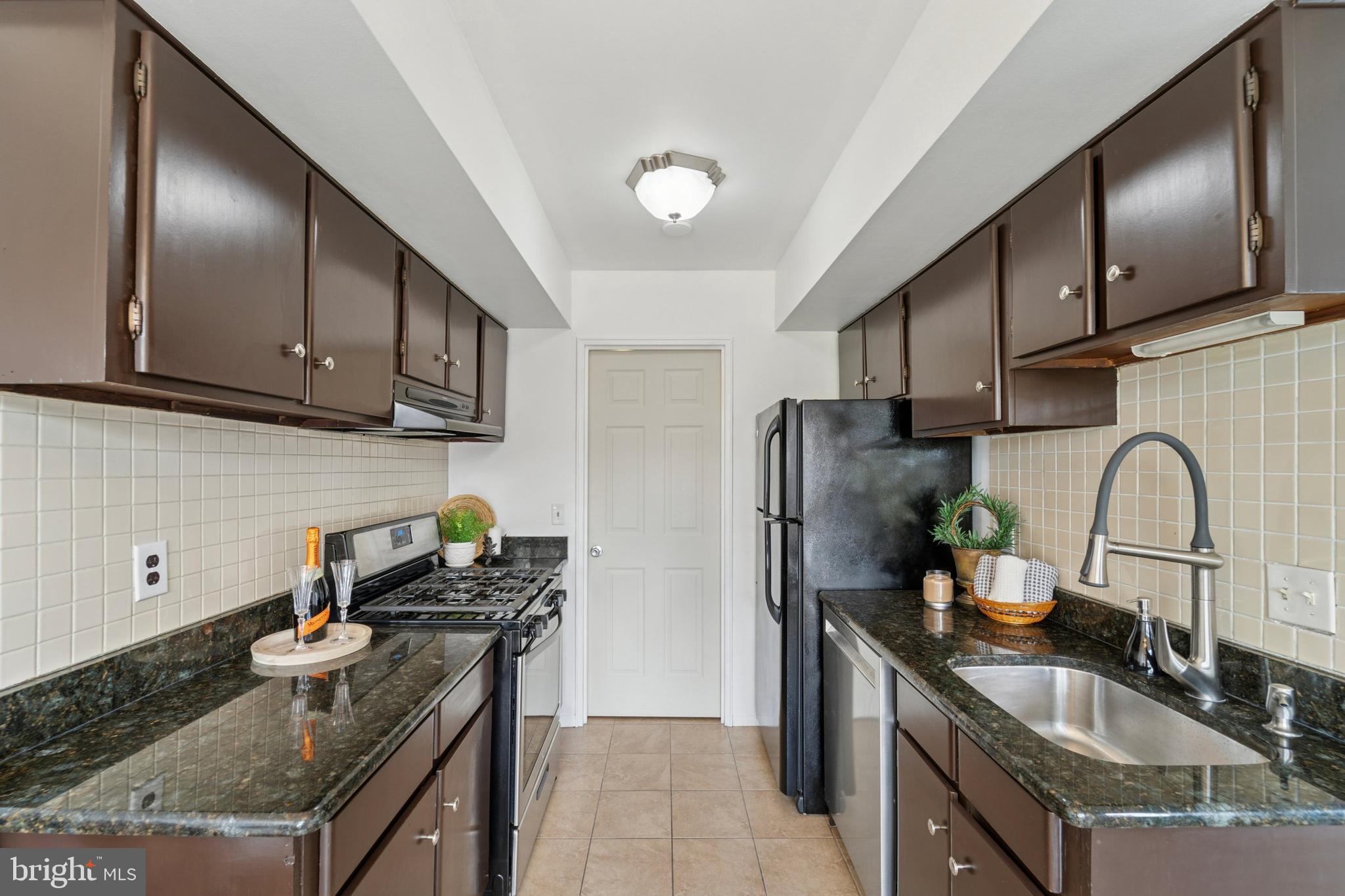 YORKTOWN - Residential