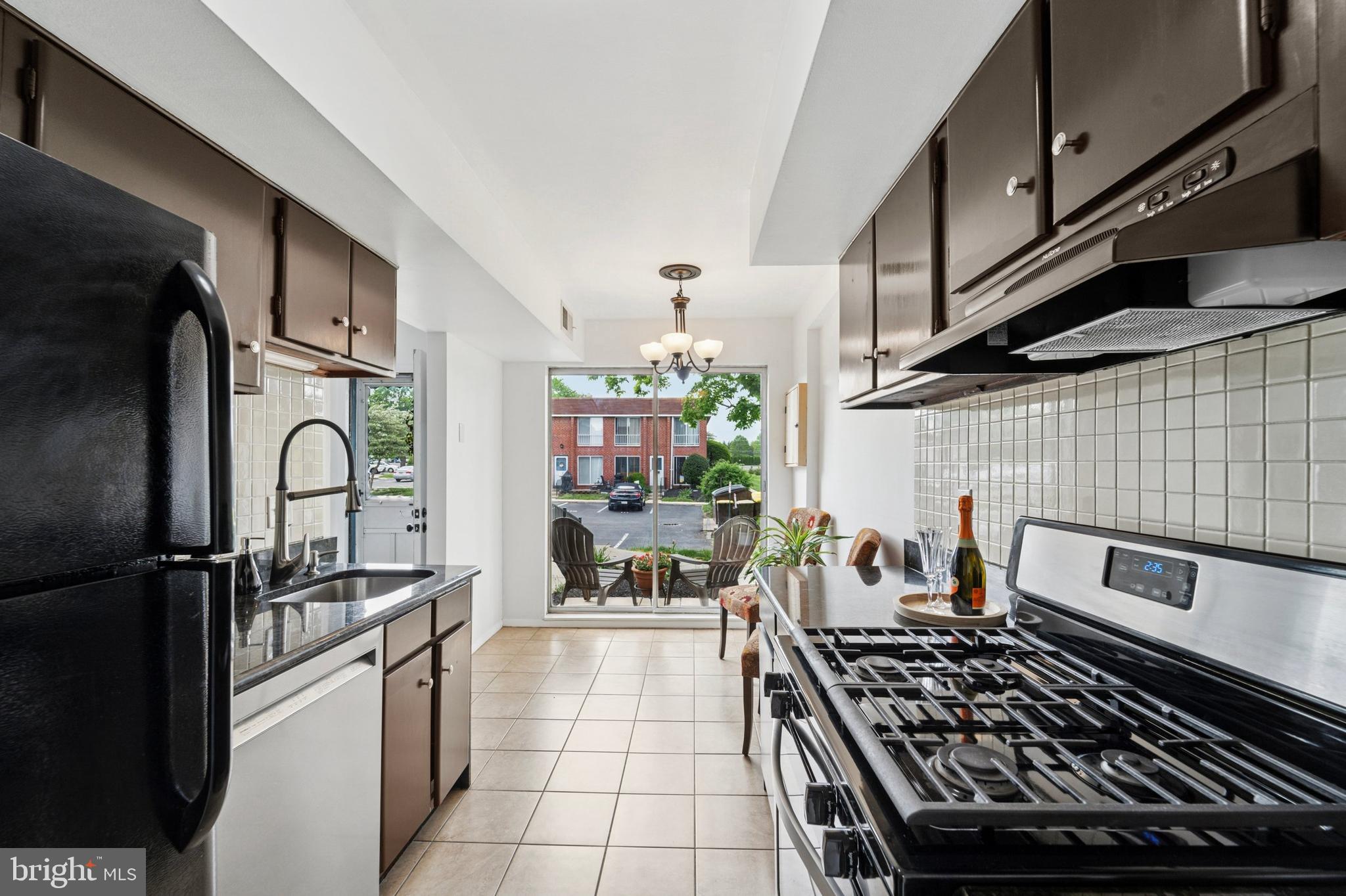 YORKTOWN - Residential