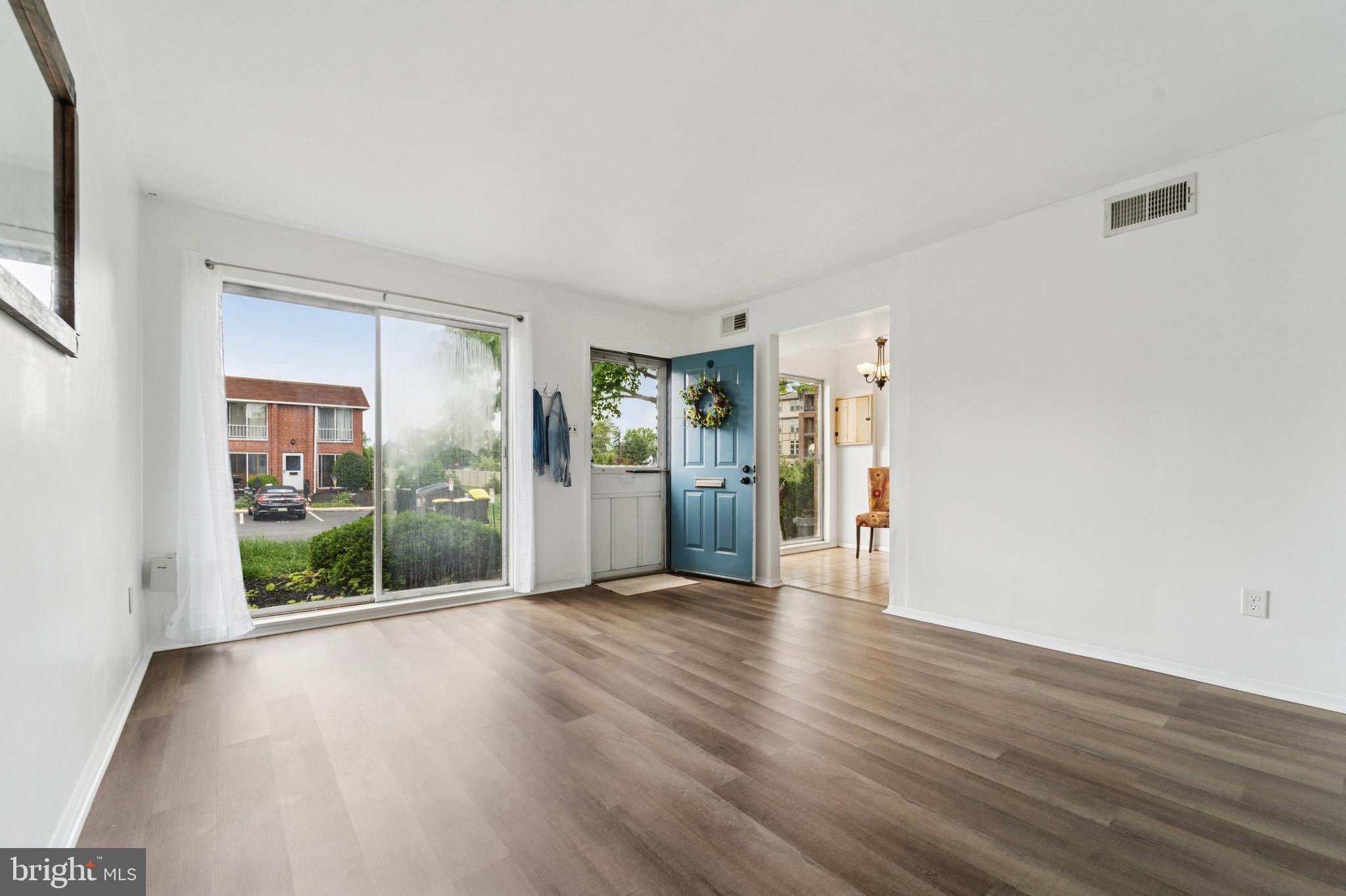 YORKTOWN - Residential