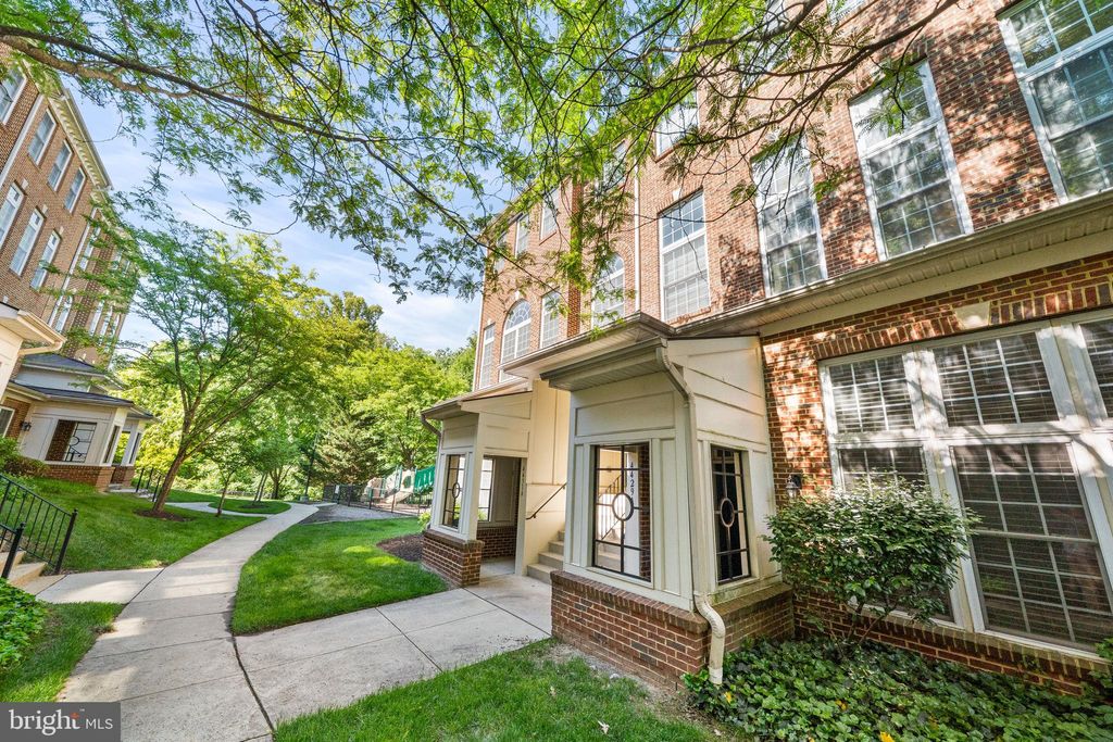 Photo of 4431 - B Eastwick Court, FAIRFAX, VA 22033 (MLS # VAFX2307816)