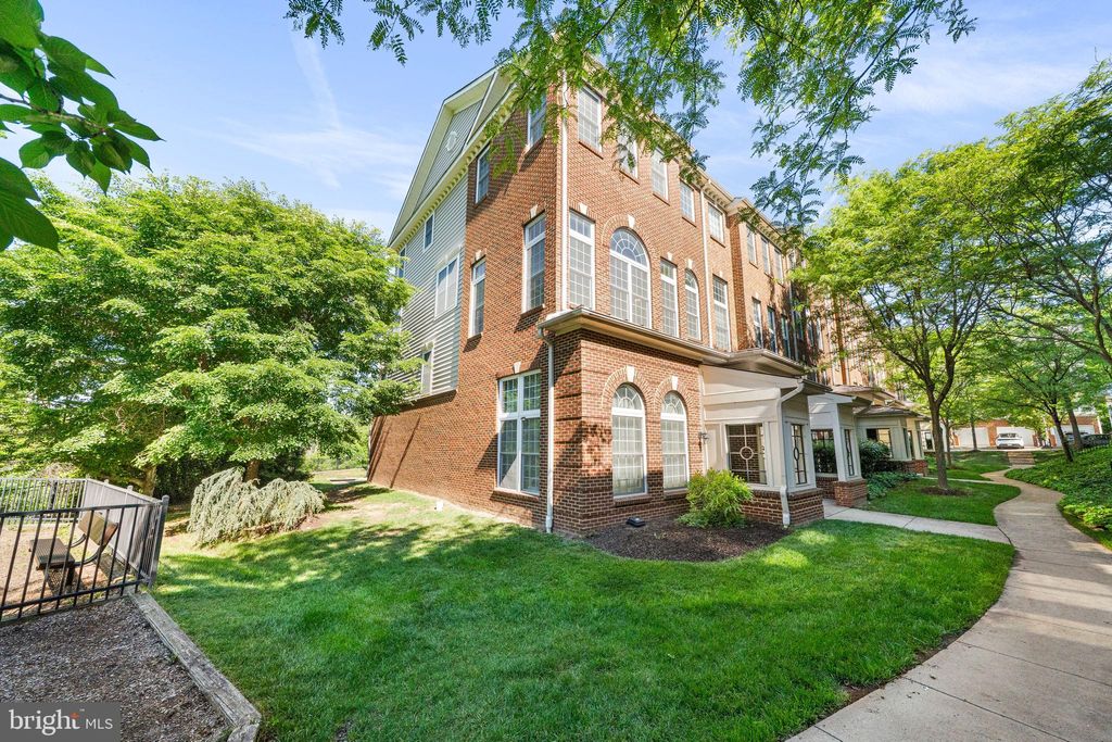 Photo of 4431 - B Eastwick Court, FAIRFAX, VA 22033 (MLS # VAFX2307816)
