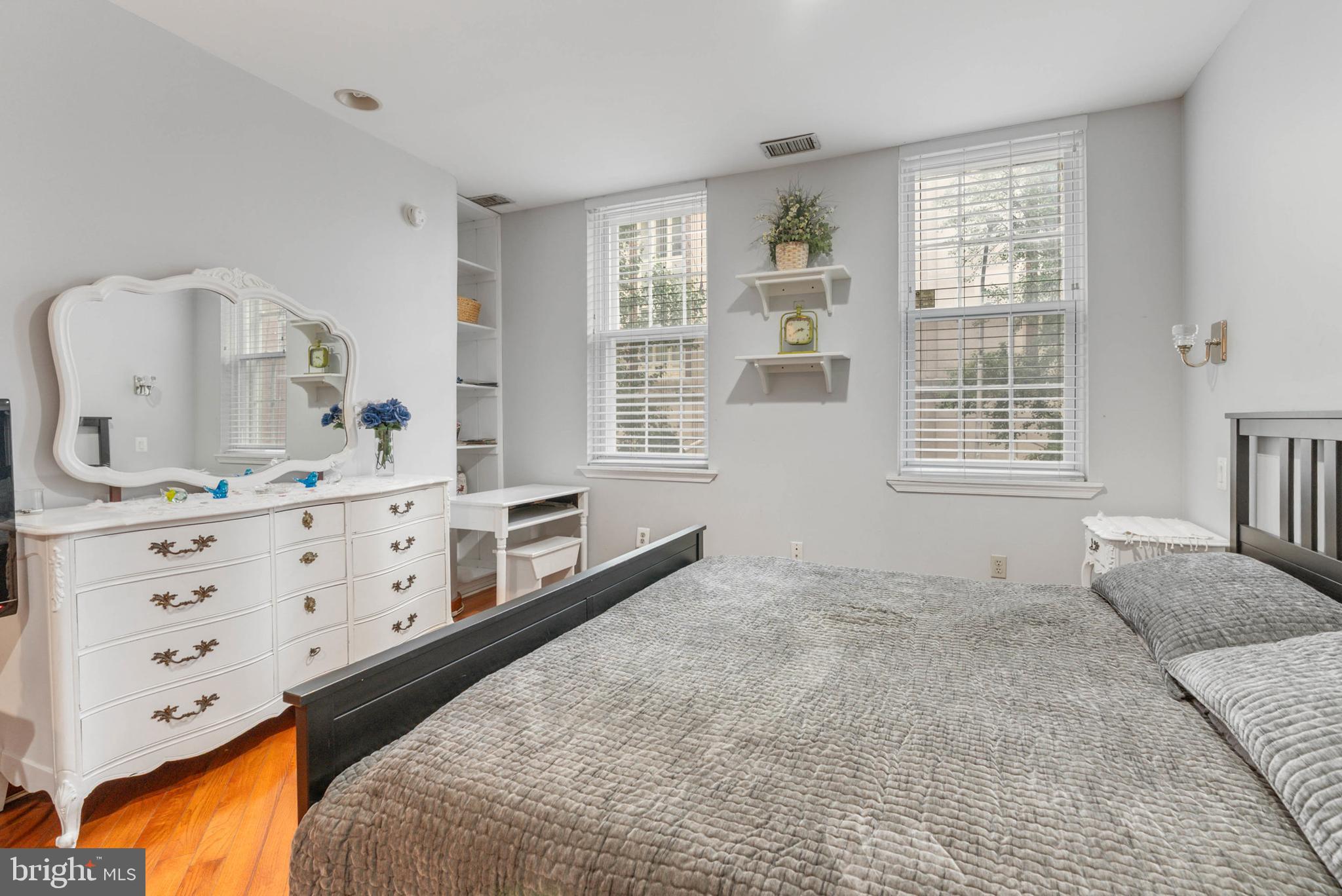 SOCIETY HILL - Residential