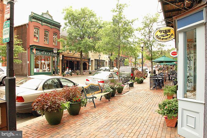 OLD TOWN ALEXANDRIA - Residential Lease