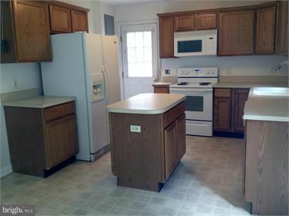 LAKE CAROLINE - Residential Lease