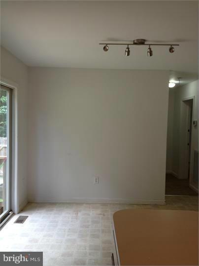 LAKE CAROLINE - Residential Lease