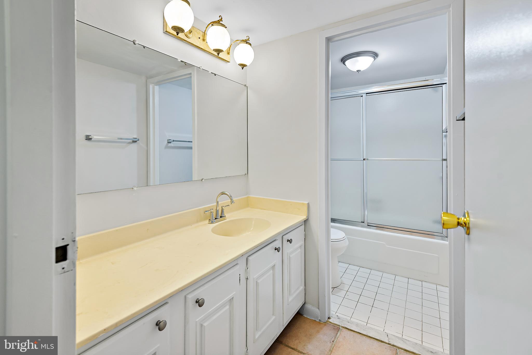 RIDGELY TOWSON CENTER - Residential