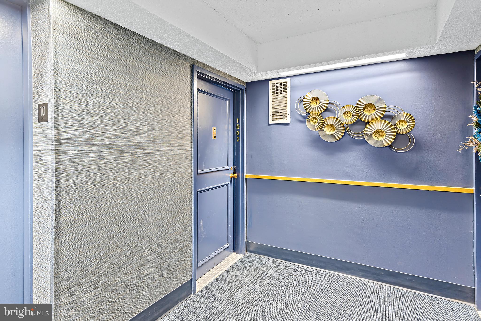 RIDGELY TOWSON CENTER - Residential