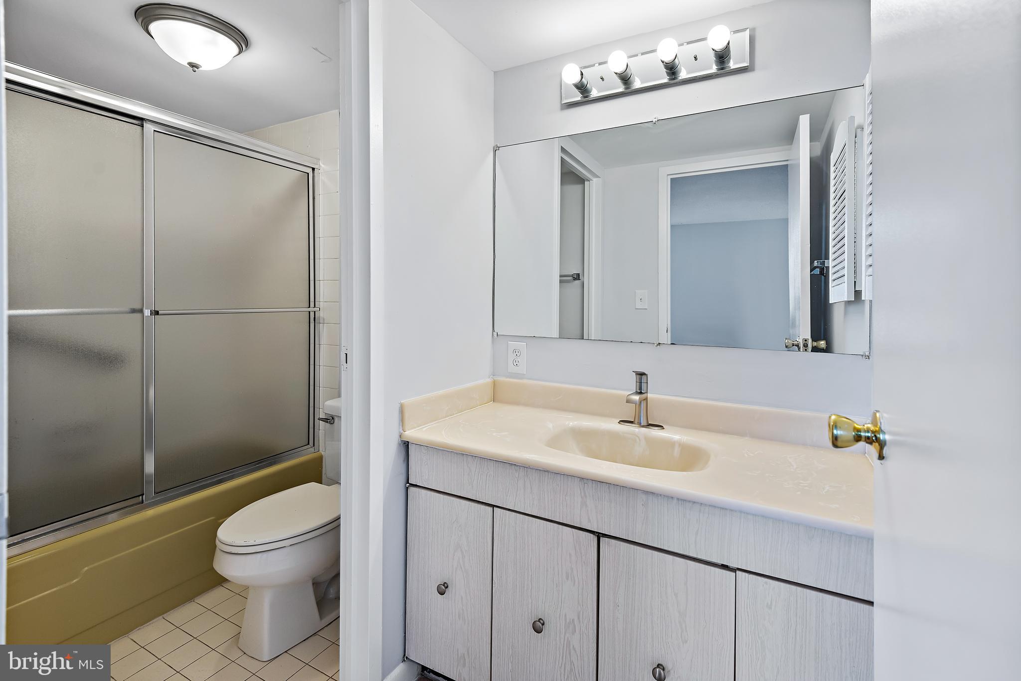 RIDGELY TOWSON CENTER - Residential