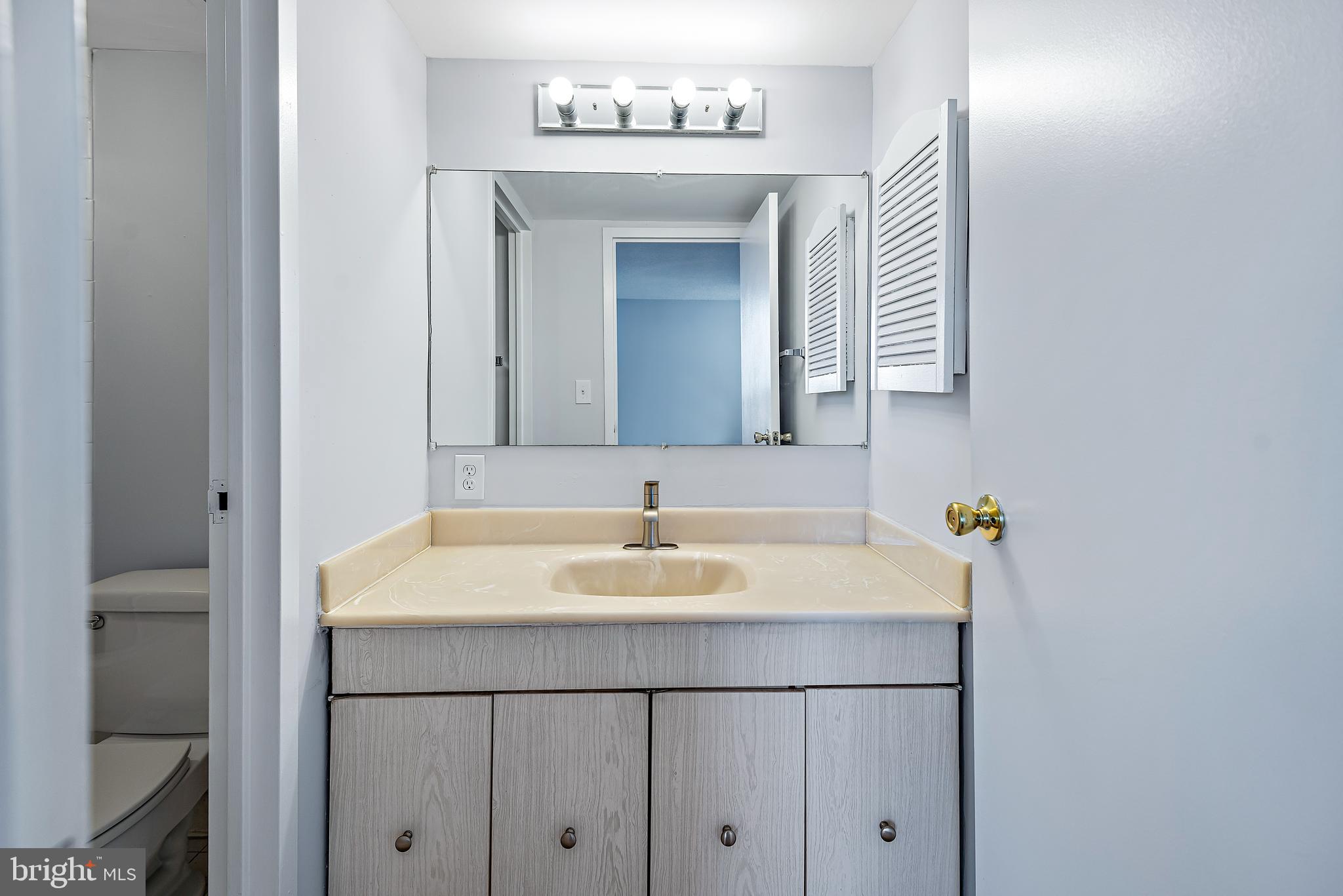 RIDGELY TOWSON CENTER - Residential