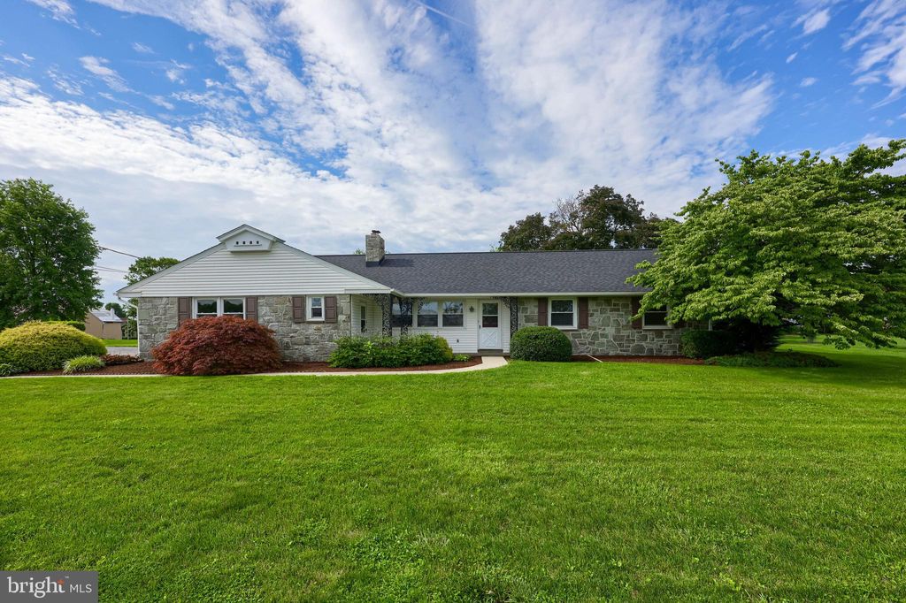 Photo of 716 W NEWPORT RD, LITITZ, PA 17543 (MLS # PALA2037024)