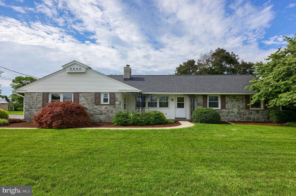 Photo of 716 W NEWPORT RD, LITITZ, PA 17543 (MLS # PALA2037024)